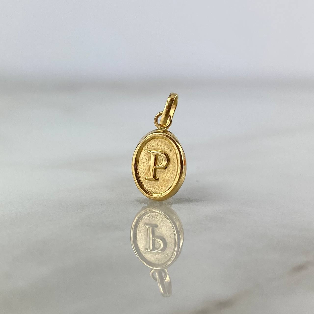 Dije Letra P 0.55gr / 1.8cm / Troquelada Oro Amarillo