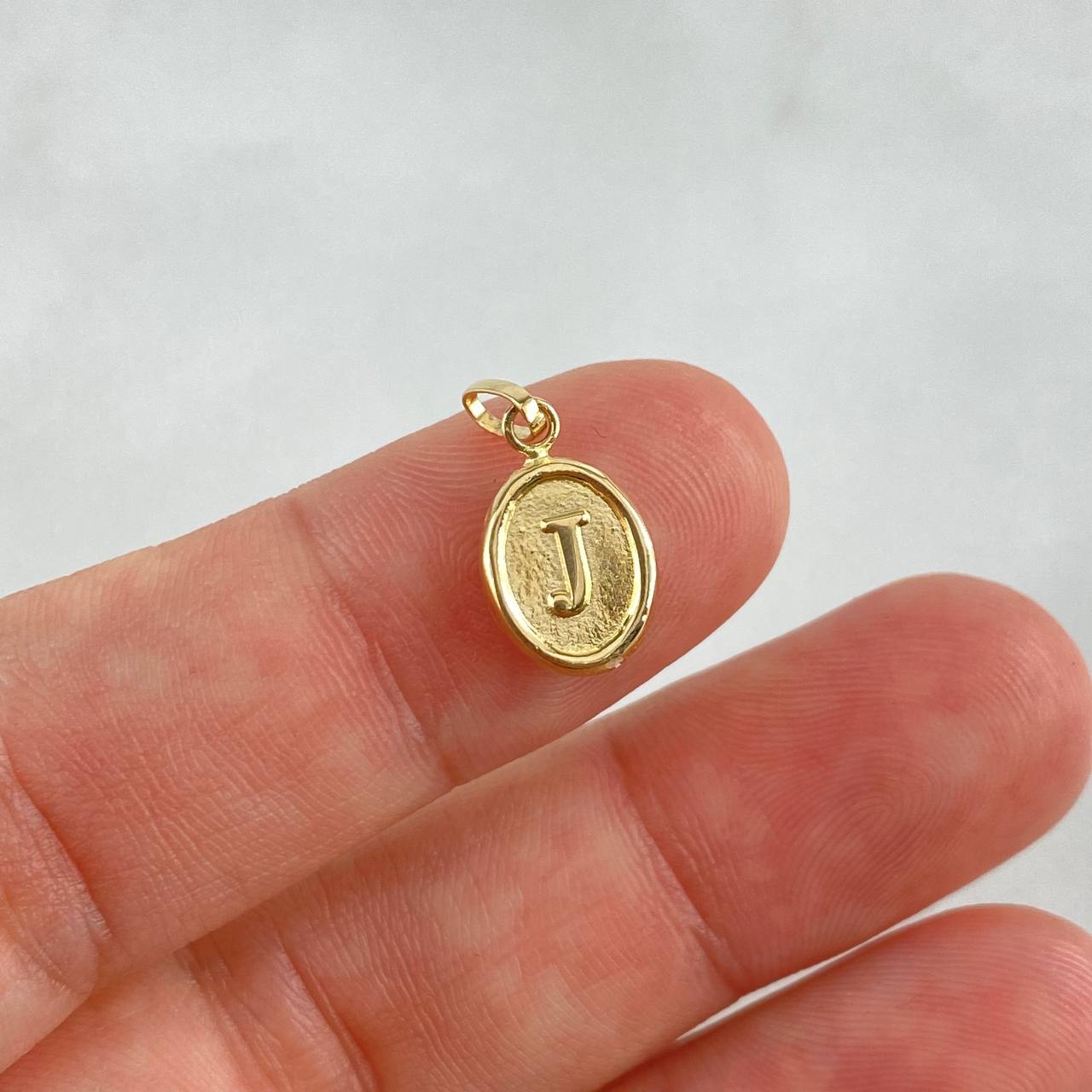 Dije Letra J 0.45gr / 1.8cm / Troquelada Oro Amarillo