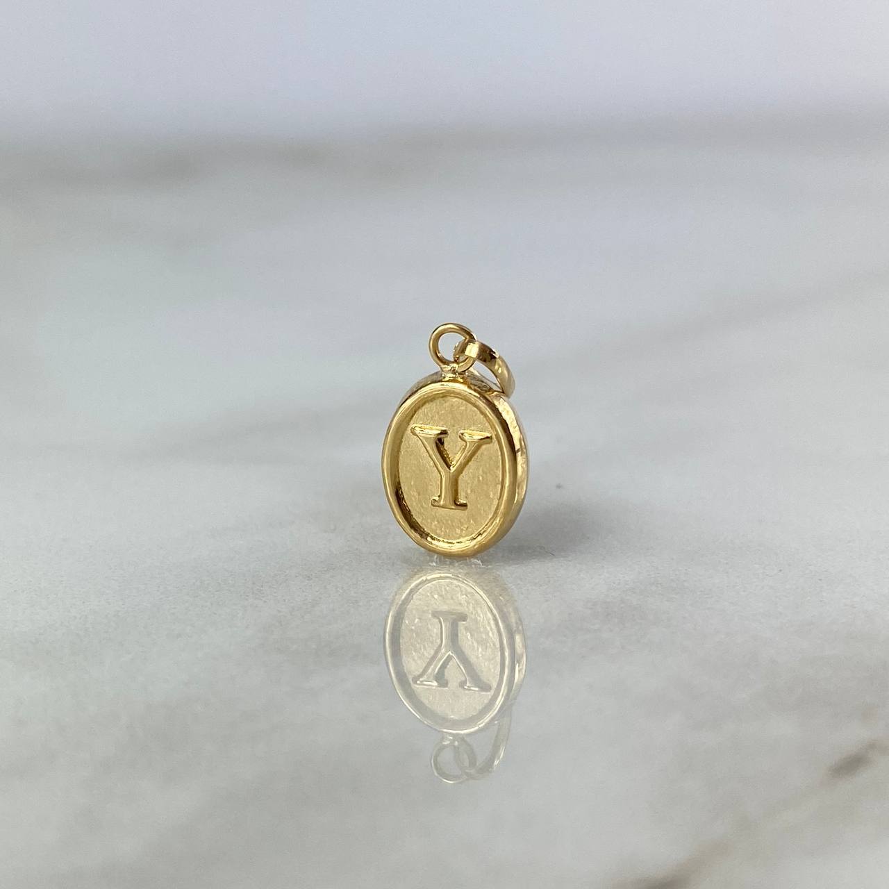 Dije Letra Y Ovalada 0.65gr / 1.8cm / Troquelada Oro Amarillo