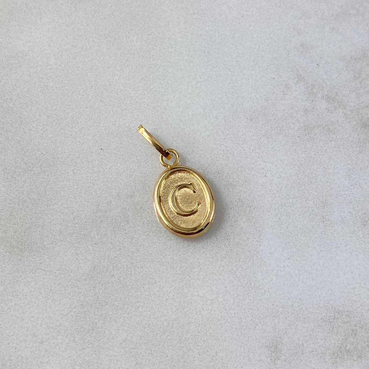 Dije Letra C 0.5gr / 1.8cm / Troquelada Oro Amarillo