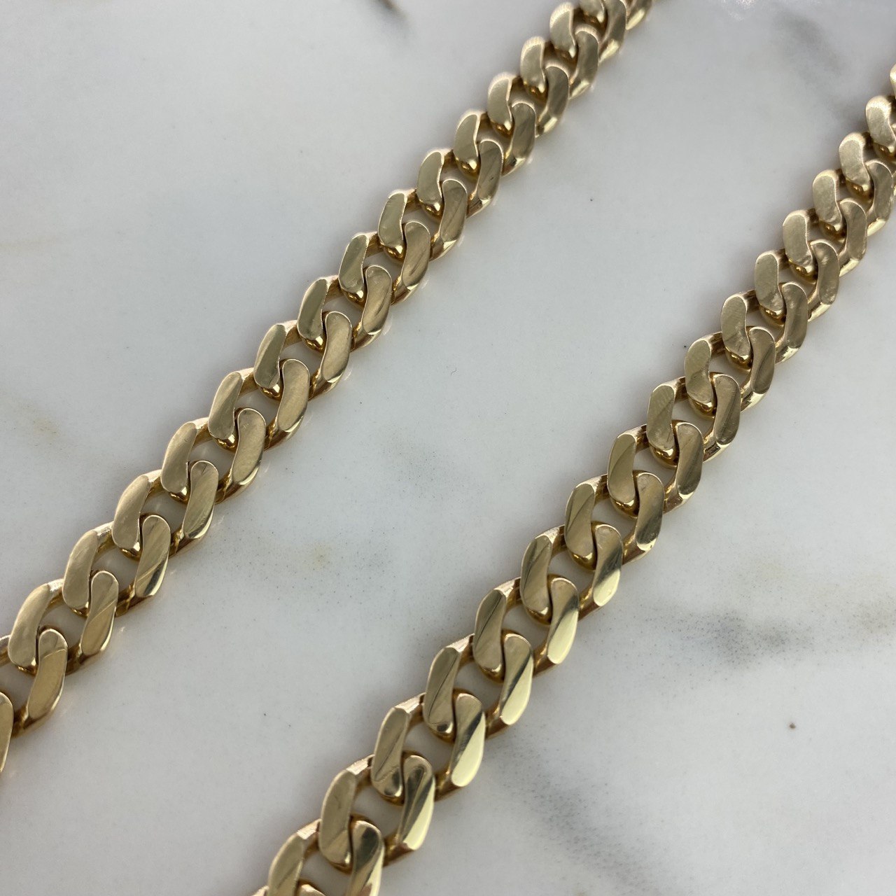 Cadena Cubana  56gr / 70cm / 8mm Broche Especial Circones Blancos  Oro Amarillo Nac.Esp  $