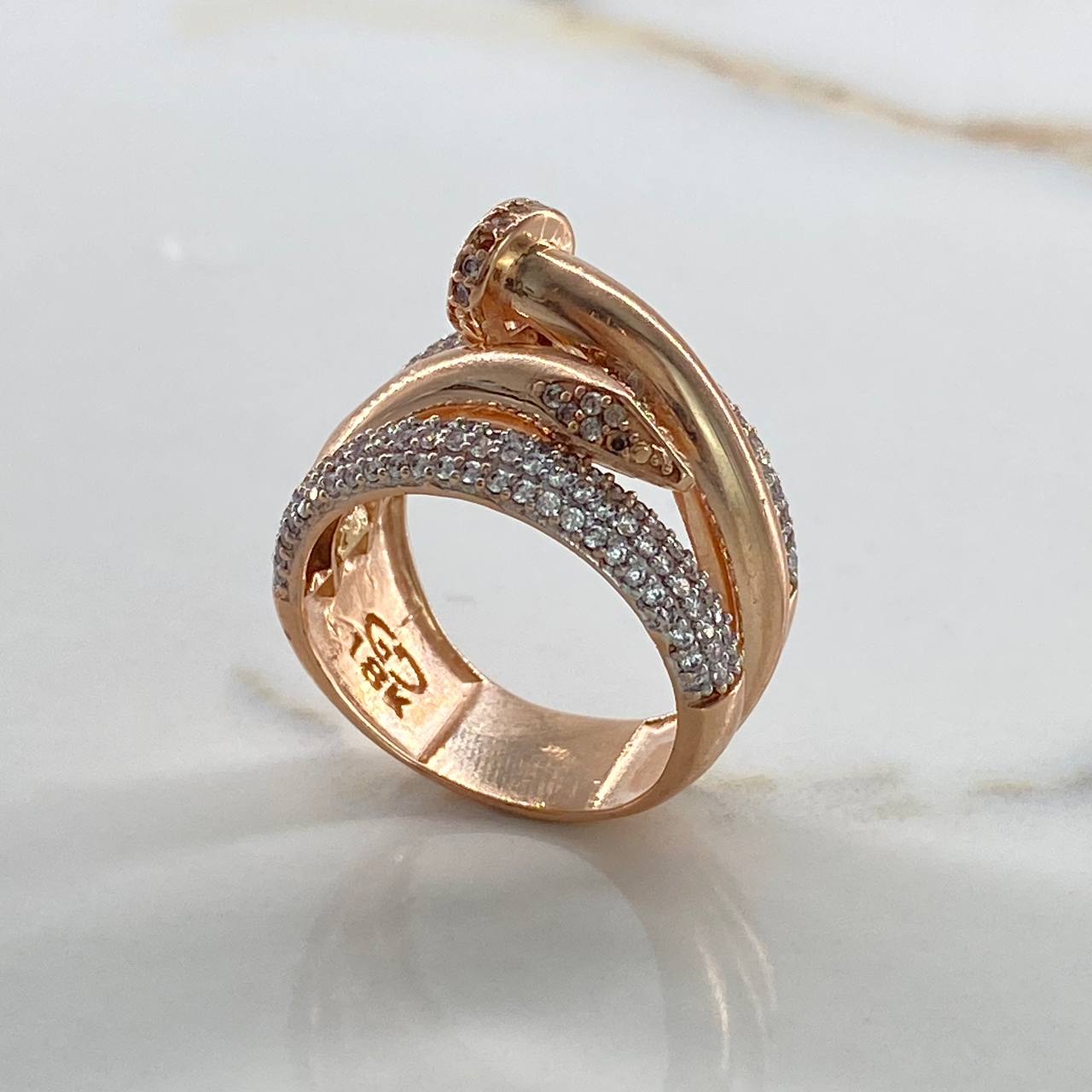 Anillo Tornillo  11.25gr / T7 3/4  / Circones Blancos  Oro Rosa $