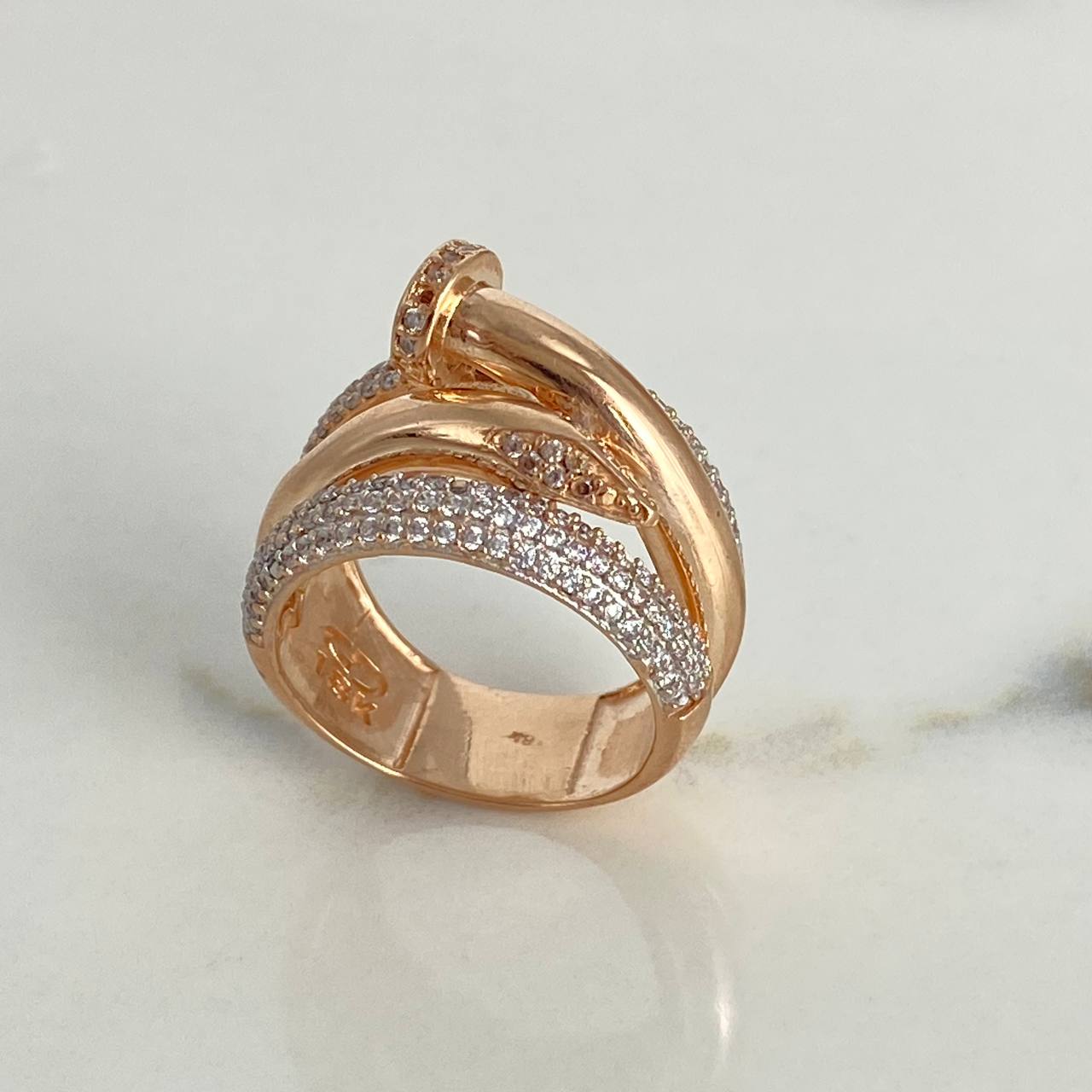 Anillo Tornillo  11.25gr / T7 3/4  / Circones Blancos  Oro Rosa $