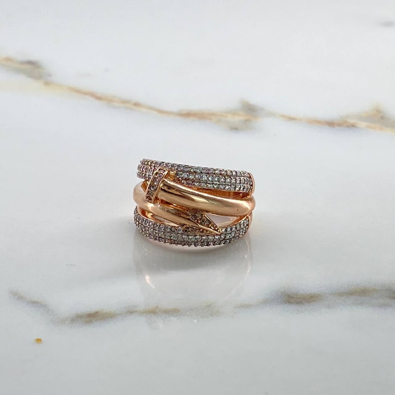Anillo Tornillo  11.25gr / T7 3/4  / Circones Blancos  Oro Rosa $