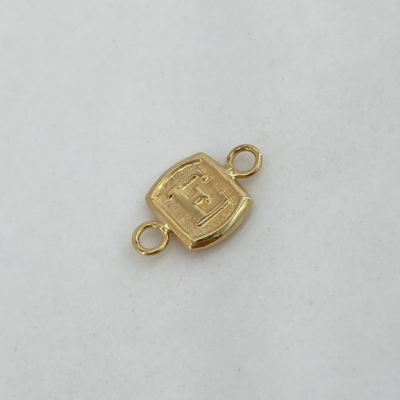 Herraje Marco Letra E 0.3gr / 1.5cm / Liso  Oro Amarillo $