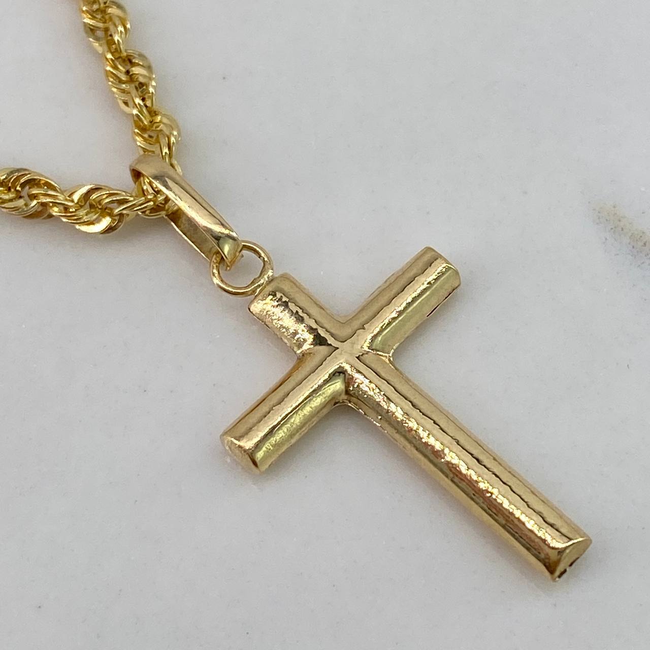 Dije Cruz  0.8gr / 3cm / Lisa Redondeada  Oro Amarillo $