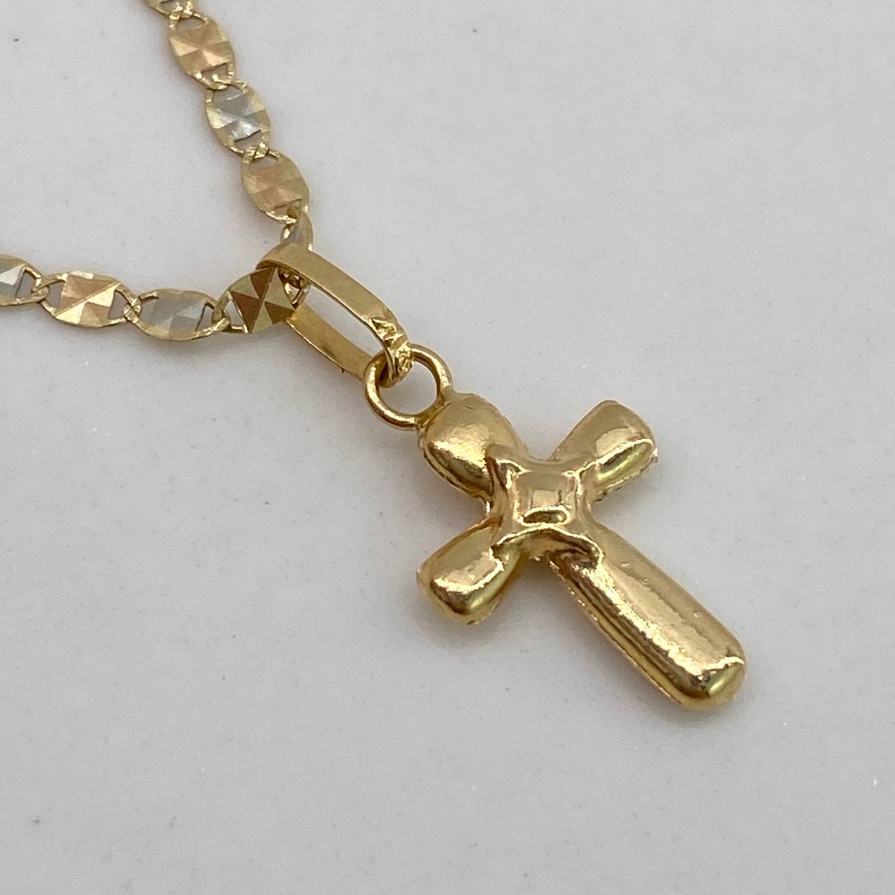 Dije Cruz Doble Rombo  0.4gr / 2cm / Liso  Oro Amarillo $