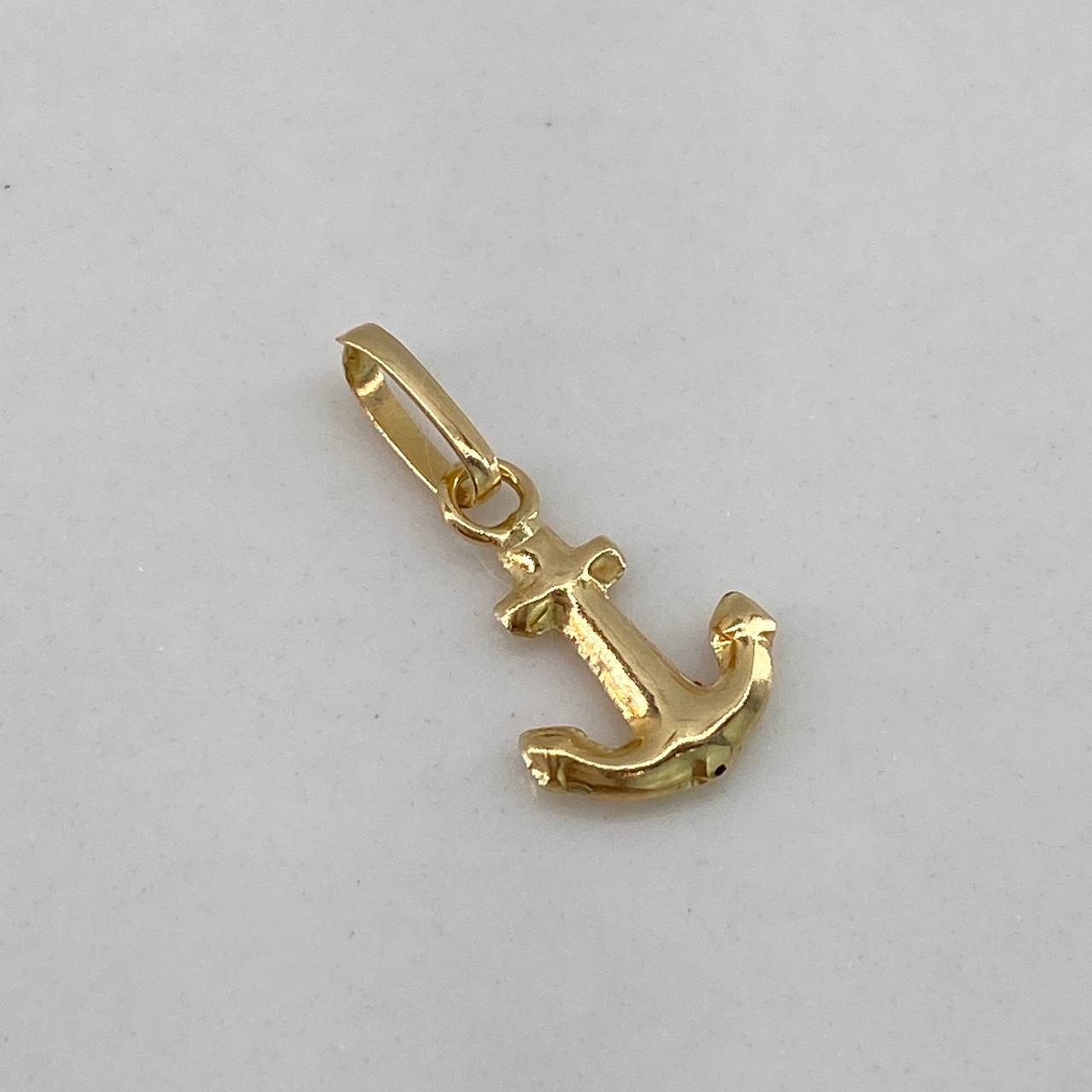 Dije Ancla  0.35gr / 1.5cm / Liso  Oro Amarillo $