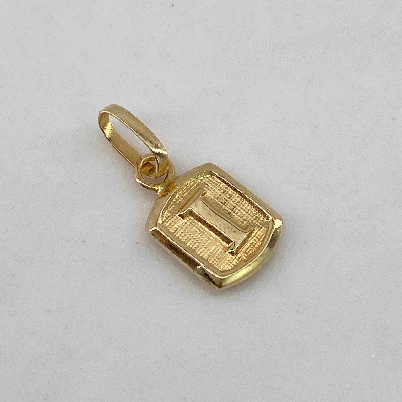 Dije Marco Letra I 0.35gr / 1.5cm / Liso  Oro Amarillo $