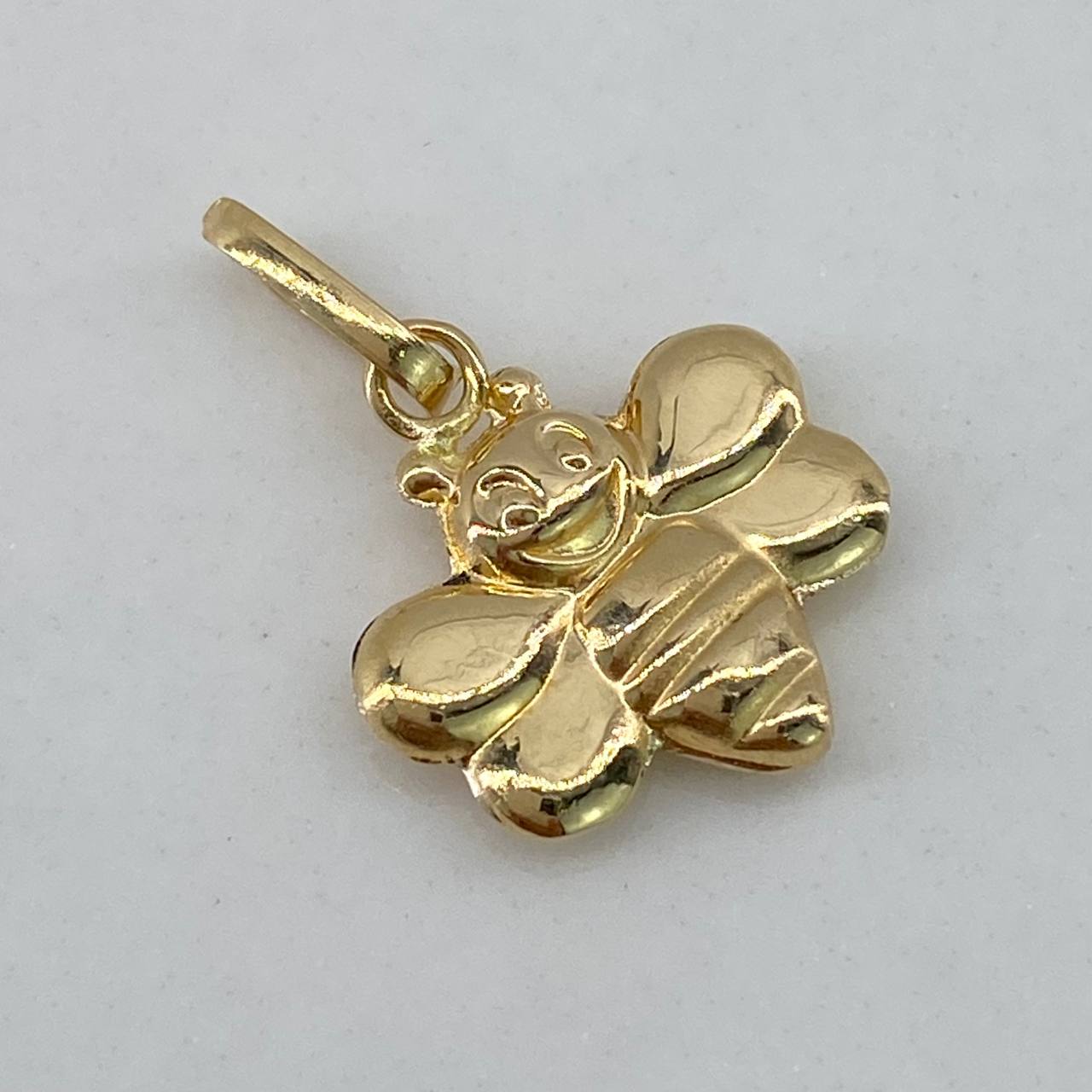 Dije Abeja  0.6gr / 2cm / Liso  Oro Amarillo $