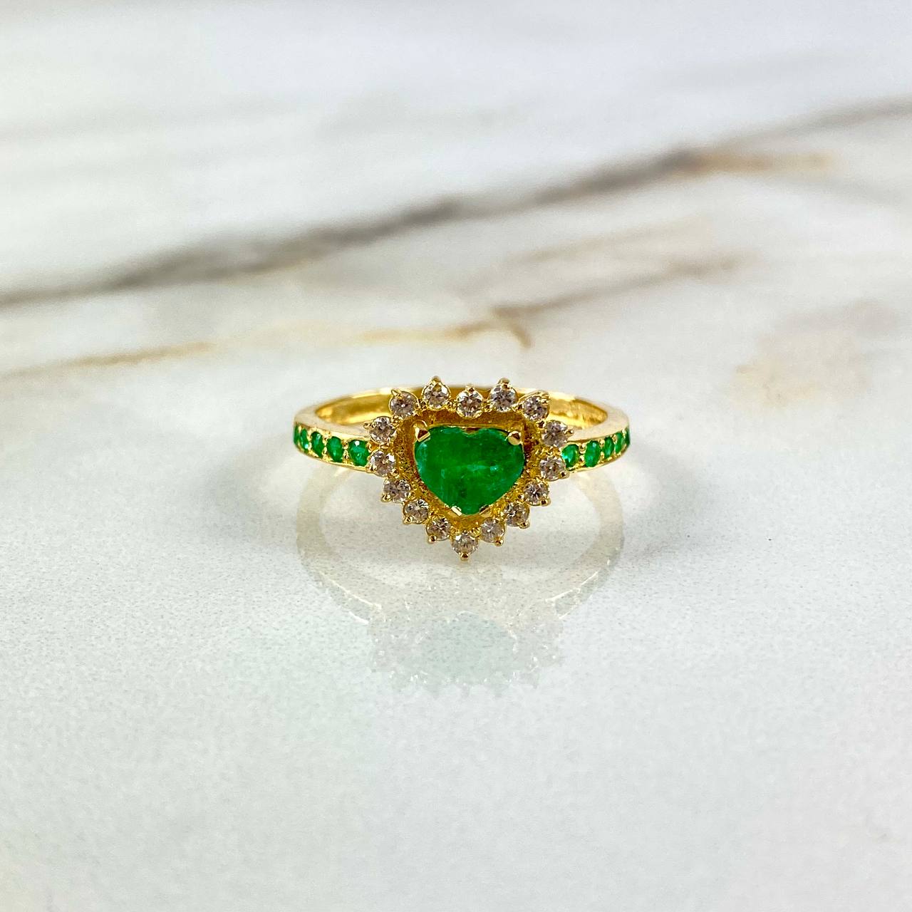 Anillo Corazon Acolchado 3gr / T9 / 40pts Esmeraldas 32pts Diamantes Oro Amarillo (Joya) ©