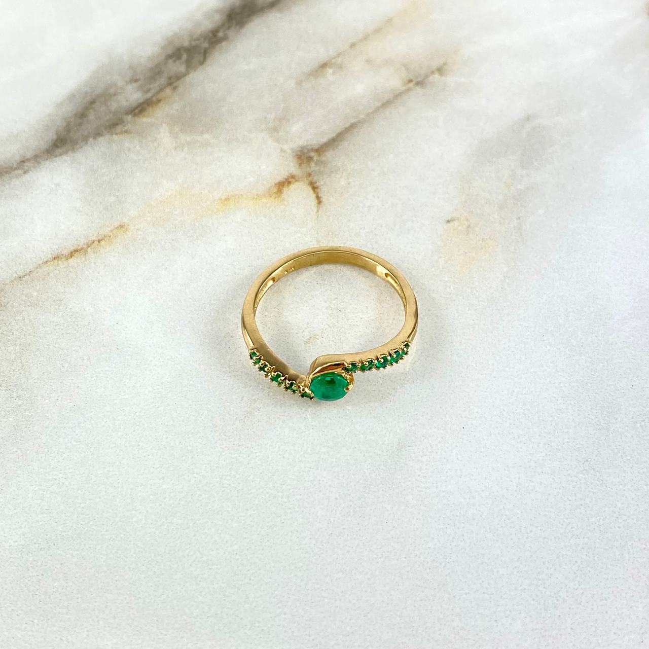Anillo Curvas Fluctuadas 3gr / T8 / 34pts Esmeraldas Oro Amarillo (Joya) ©
