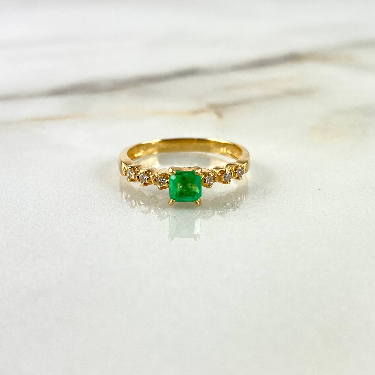 Anillo Solitario Six Trenza 2.2gr / T6 / 18pts Esmeraldas 12pts Diamantes Oro Amarillo (Joya) ©