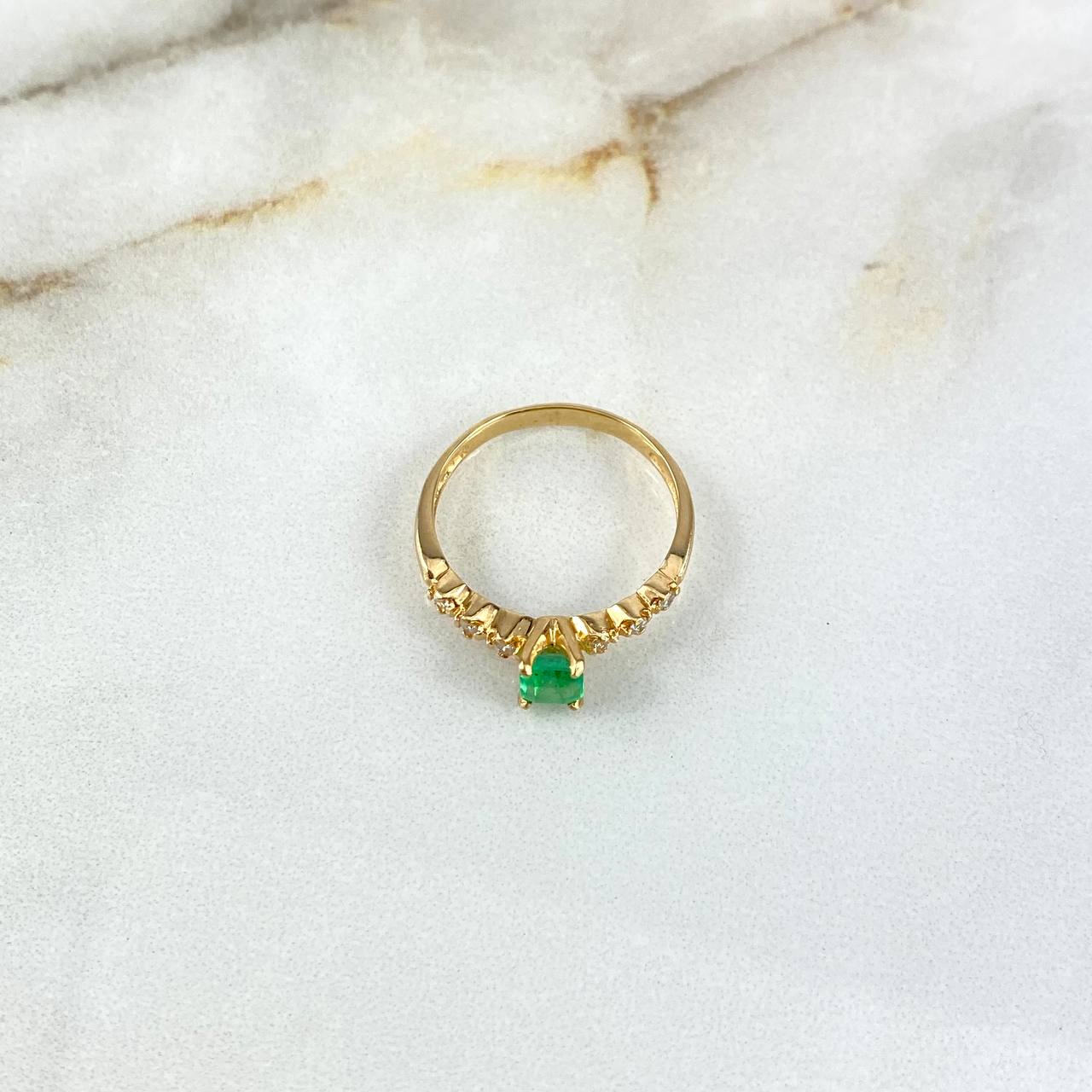 Anillo Solitario Six Trenza 2.2gr / T6 / 18pts Esmeraldas 12pts Diamantes Oro Amarillo (Joya) ©