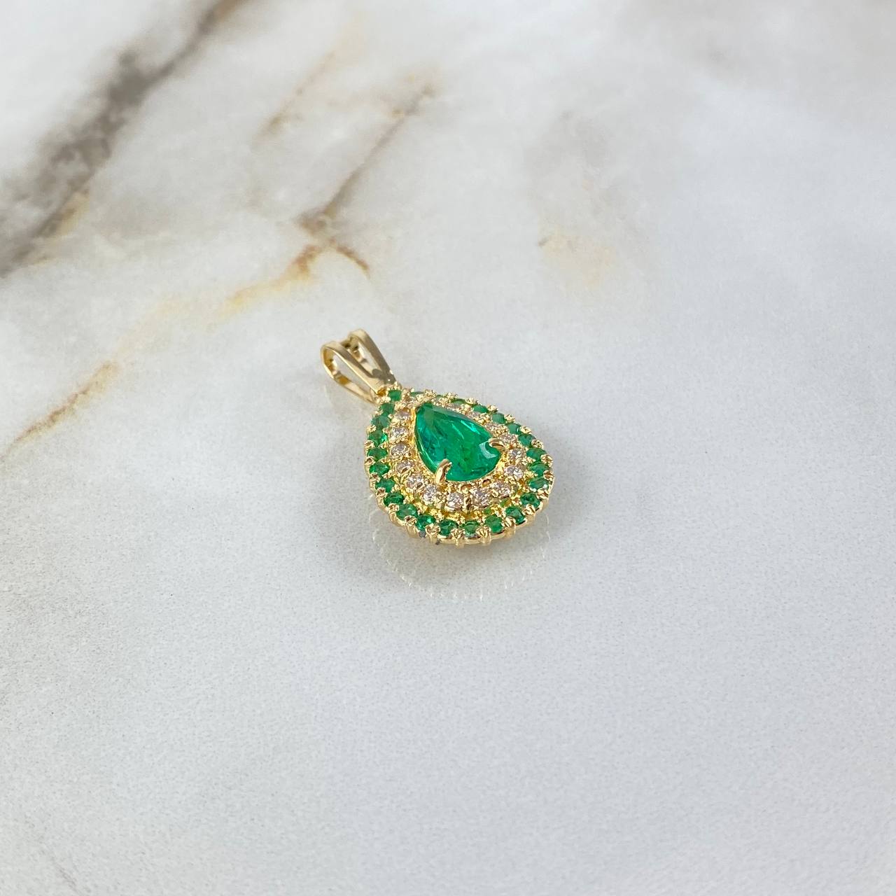 Dije Pera Eleganzza 4.4gr / 2.8cm / 90pts Esmeralda 34pts Diamanates Oro Amarillo (Joya) ©