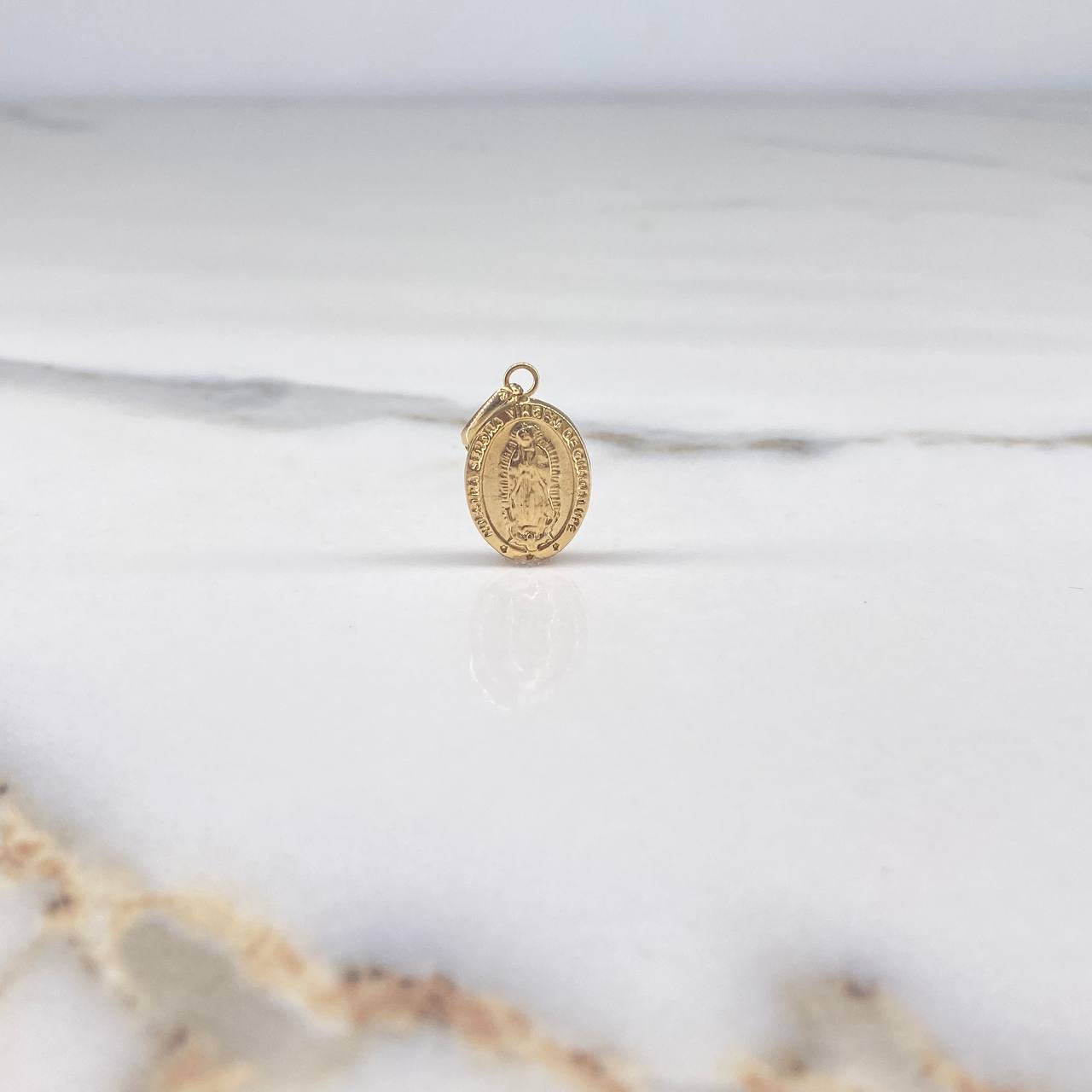 Dije Virgen de Guadalupe 0.75gr / 2cm / Troquelado Oro Amarillo &