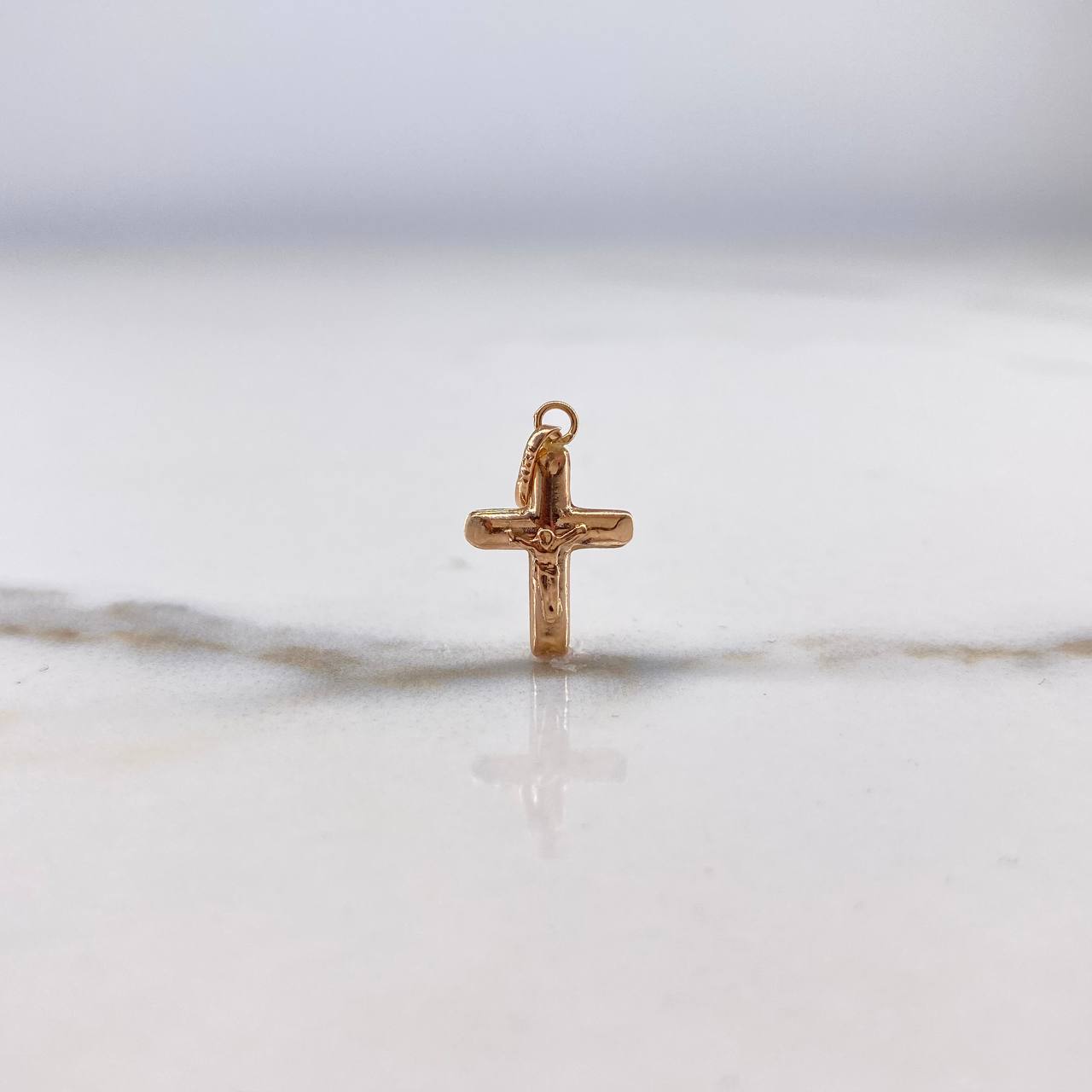 Dije Cruz Cristo  0.55gr / 2cm / Puntas Planas  Oro Rosa &