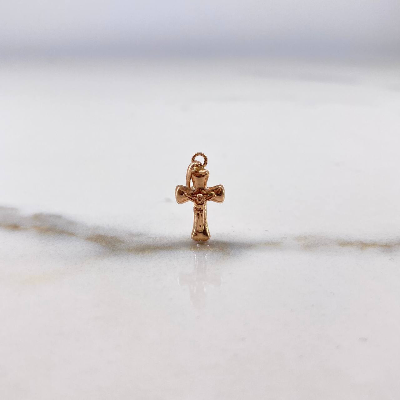 Dije Cruz Cristo Imperial  0.45gr / 2cm / Lisa  Oro Rosa &