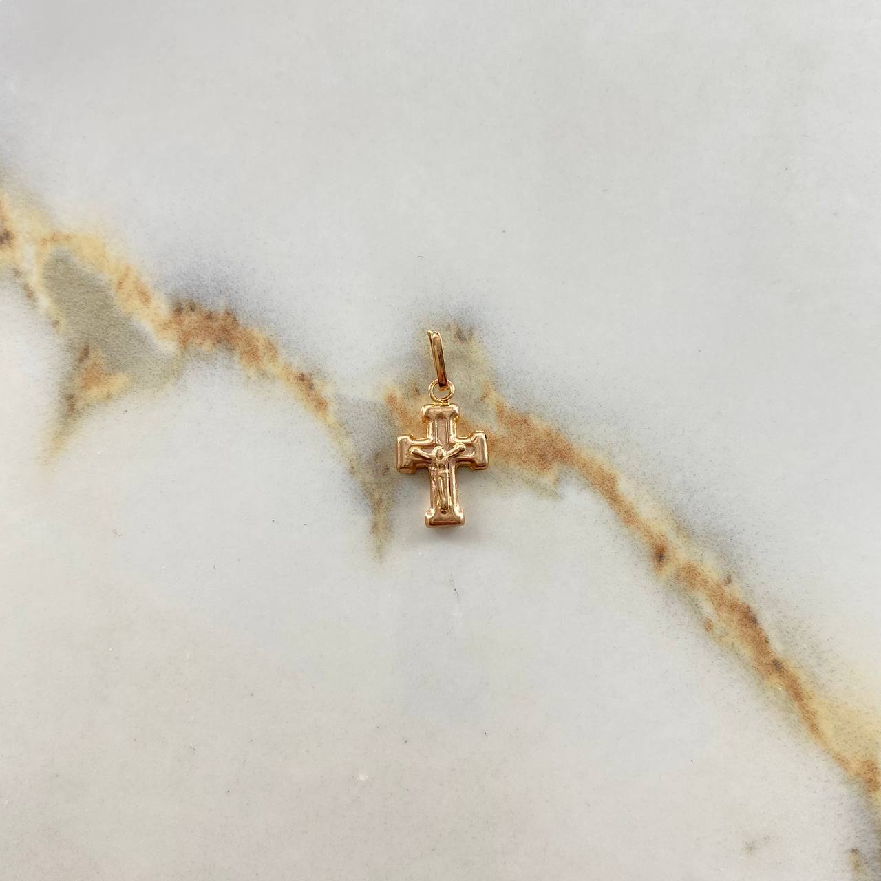Dije Cruz Cristo Romana 0.45gr / 2cm / Lisa  Oro Rosa &