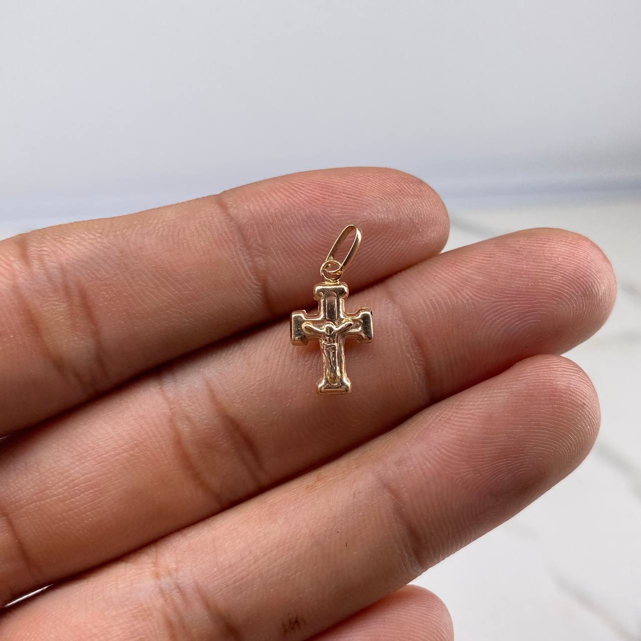 Dije Cruz Cristo Romana 0.45gr / 2cm / Lisa  Oro Rosa &