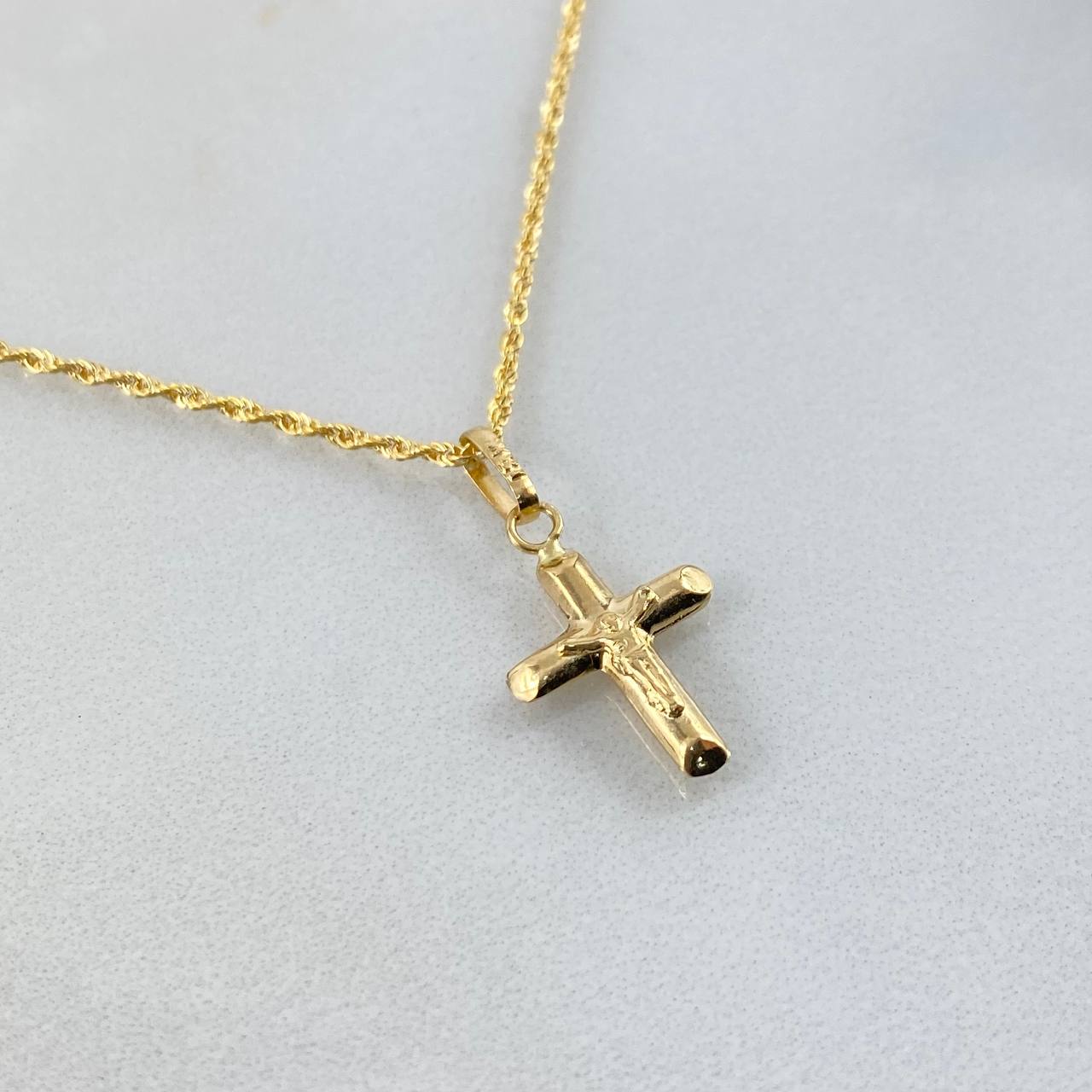 Cadena Lazo 1.1gr / 60cm + Dije Cristo 0.55gr / 2.1cm Soplado Oro Amarillo (Oferta) ©