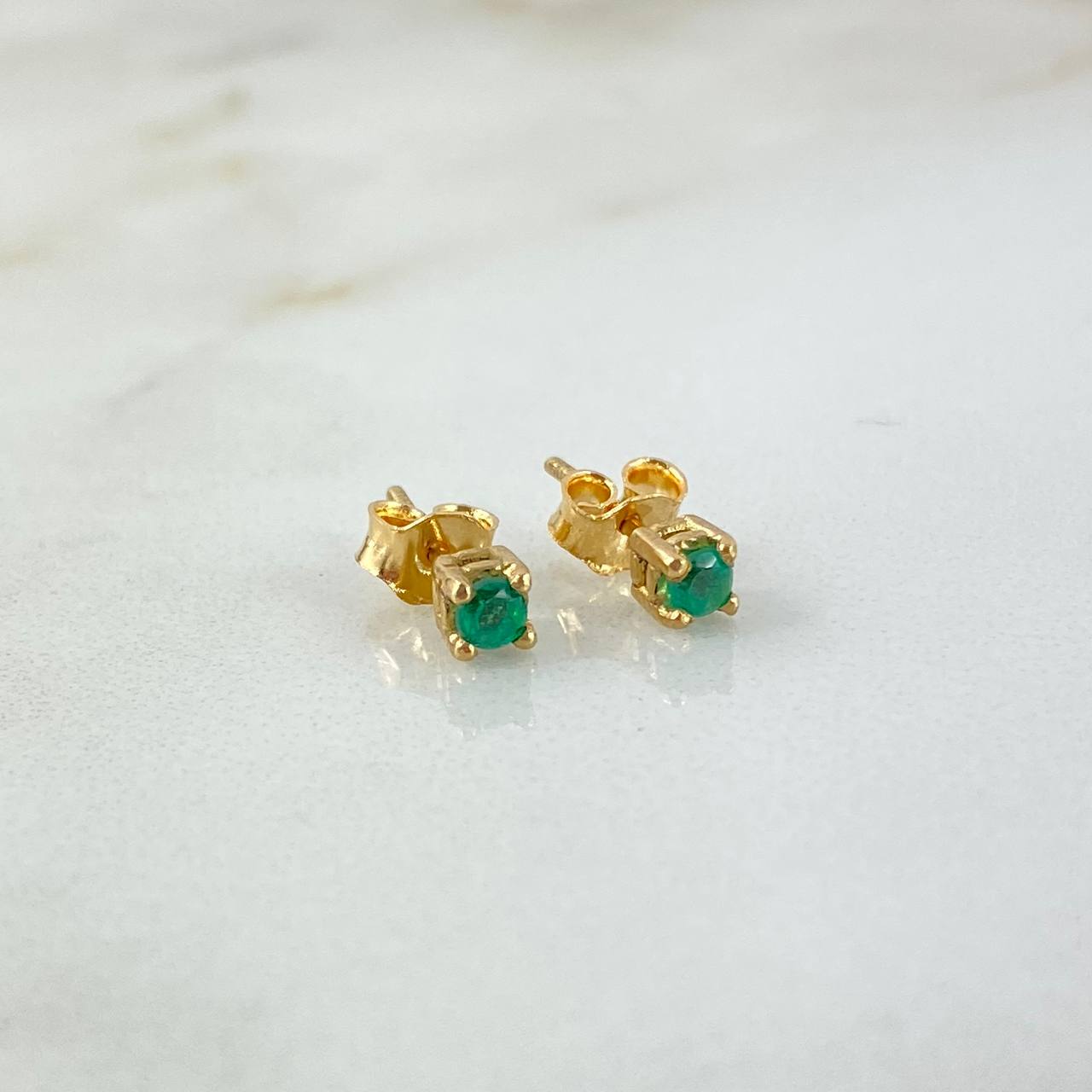 Topos 0.9gr / Esmeraldas 16pts Broche Mariposa Oro Amarillo (Joya) ©