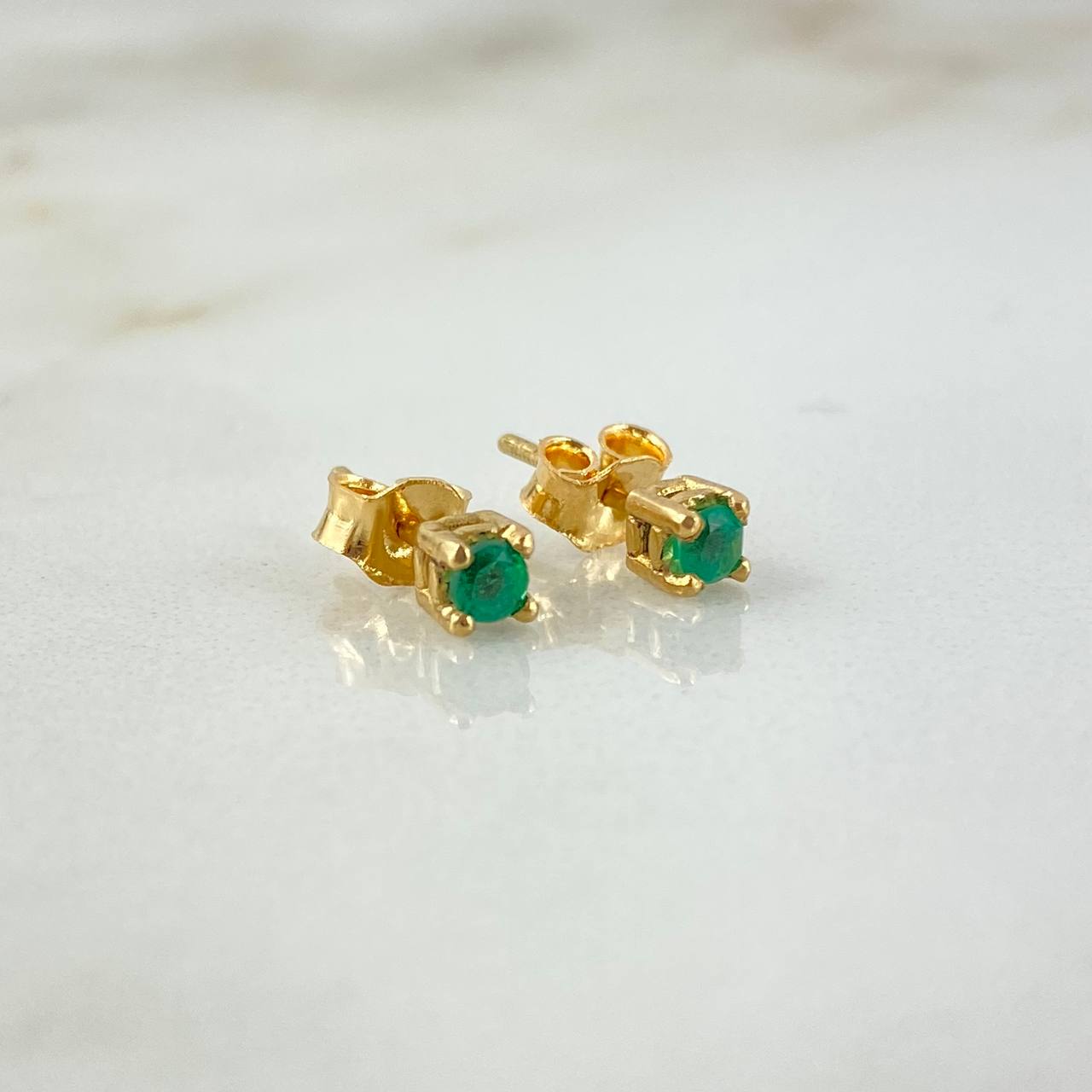 Topos 0.9gr / Esmeraldas 16pts Broche Mariposa Oro Amarillo (Joya) ©