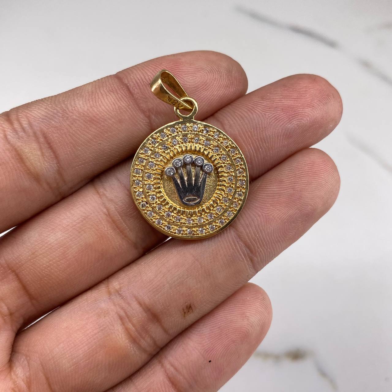 Dije Medalla Corona Rx  7.1gr / 3.5cm / Circones Blancos Dos Oros Amarillo Blanco &