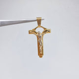 Dije Cruz Cristo  2.9gr / 4cm / Omega Dos Oros Amarillo Blanco $