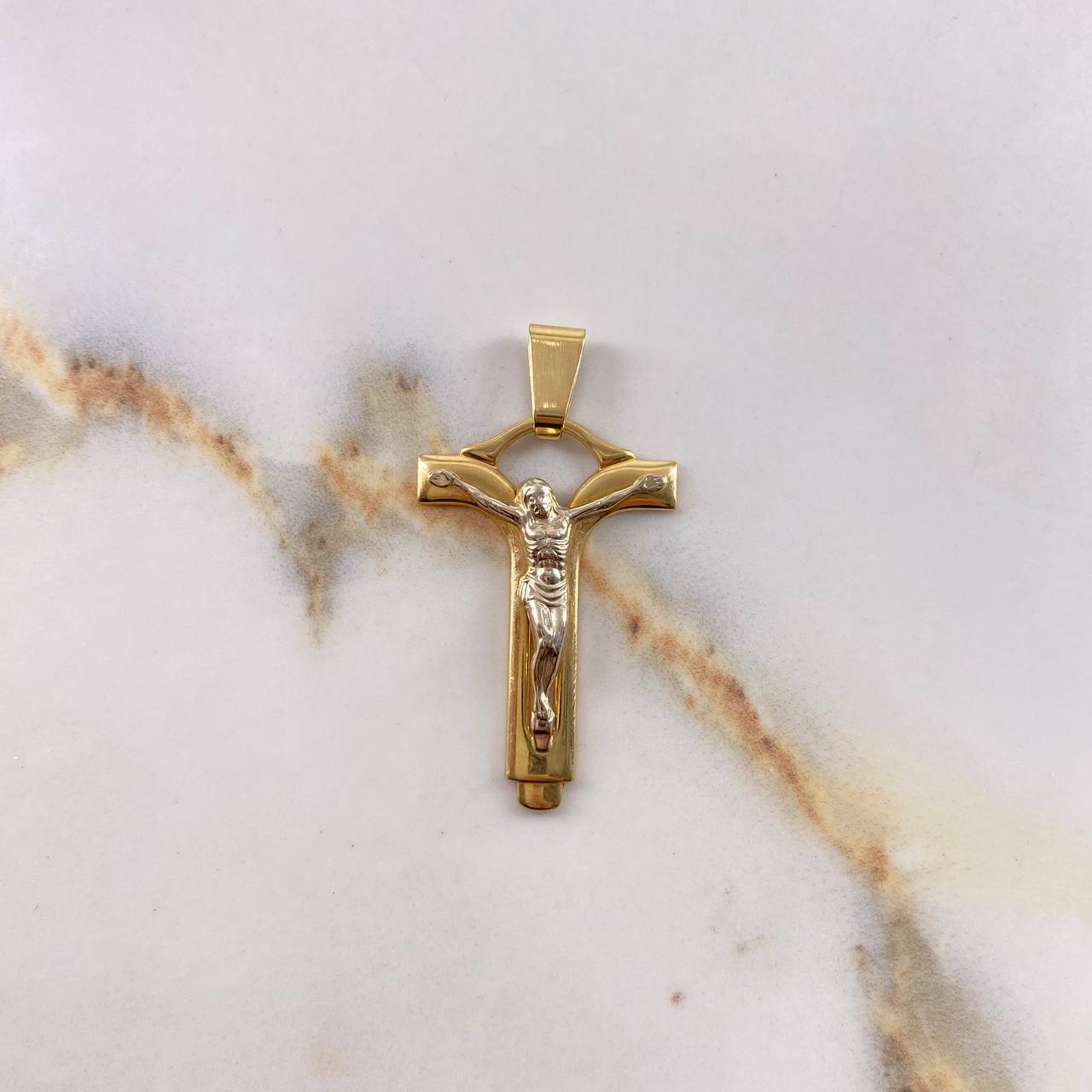 Dije Cruz Cristo  2.9gr / 4cm / Omega Dos Oros Amarillo Blanco $