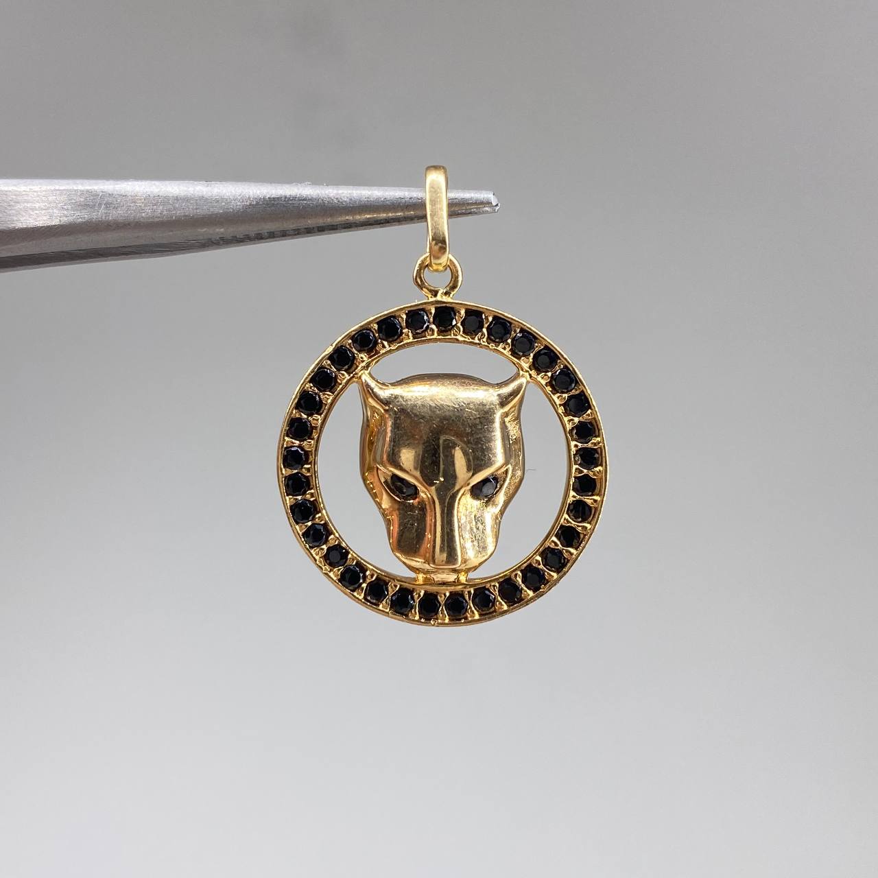 Dije Rostro Pantera  4.45gr / 3cm / Circones Negros  Oro Amarillo &
