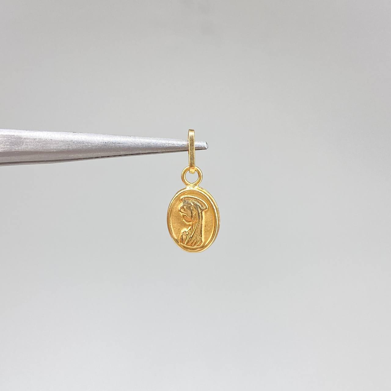 Dije Virgen María 0.35gr / 1.5cm / Liso Oro Amarillo &