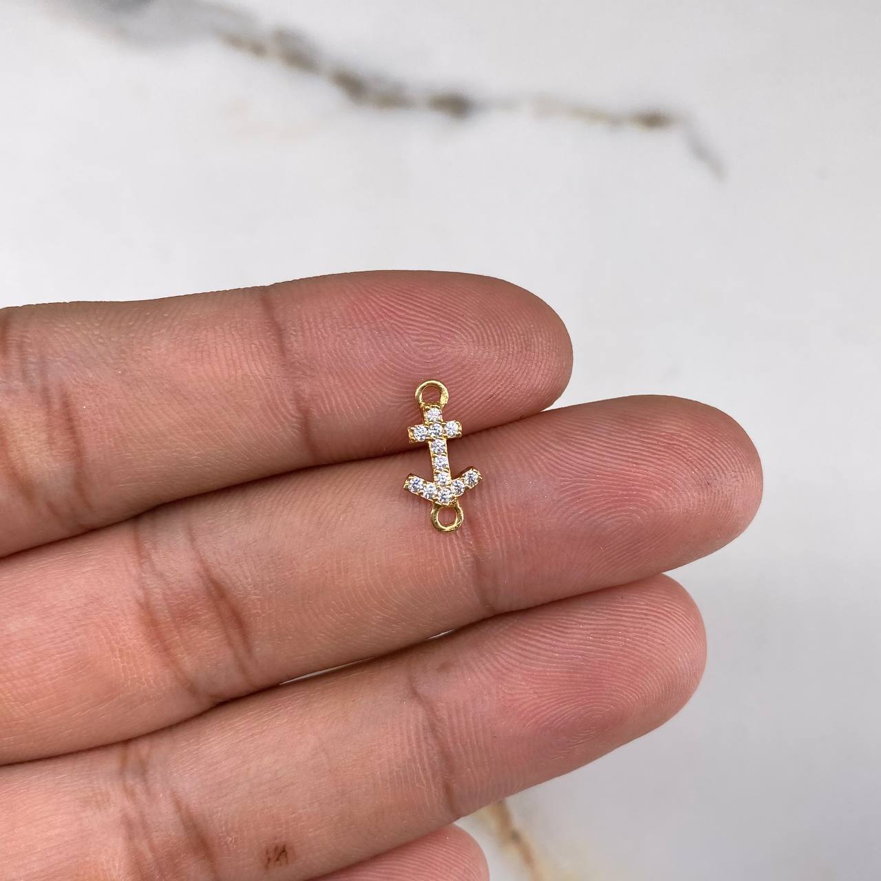 Herraje Ancla  0.5gr / 1cm / Circones Blancos  Oro Amarillo &