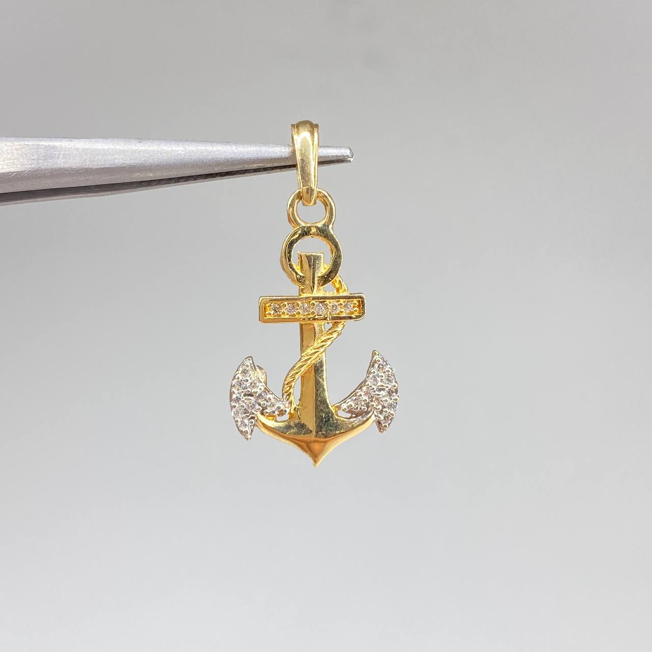 Herraje Ancla  1.95gr / 3cm / Circones Blancos  Oro Amarillo &