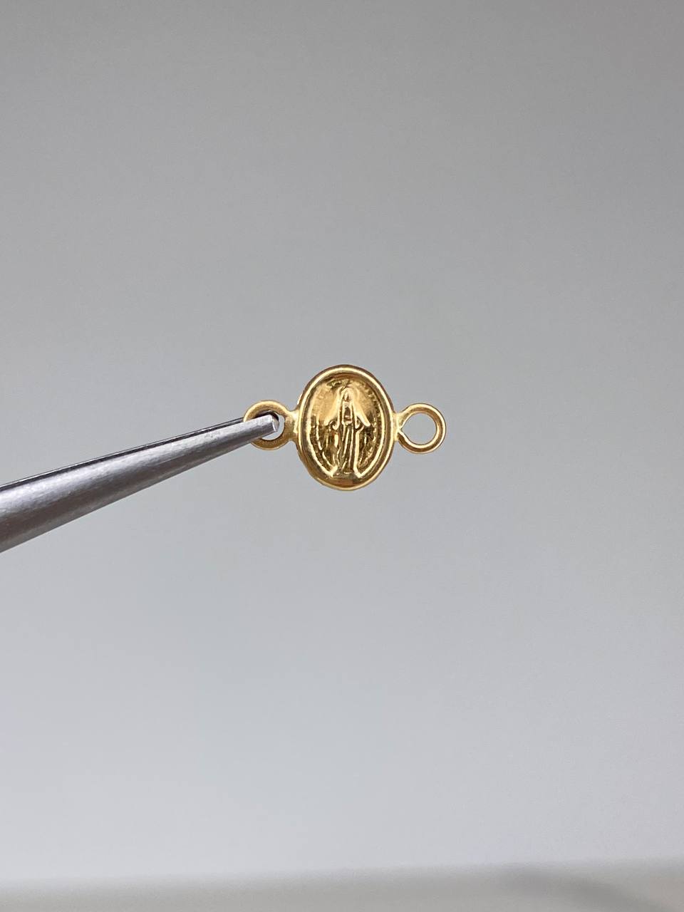 Herraje Virgen Milagrosa  0.2gr / 1cm / Liso  Oro Amarillo &