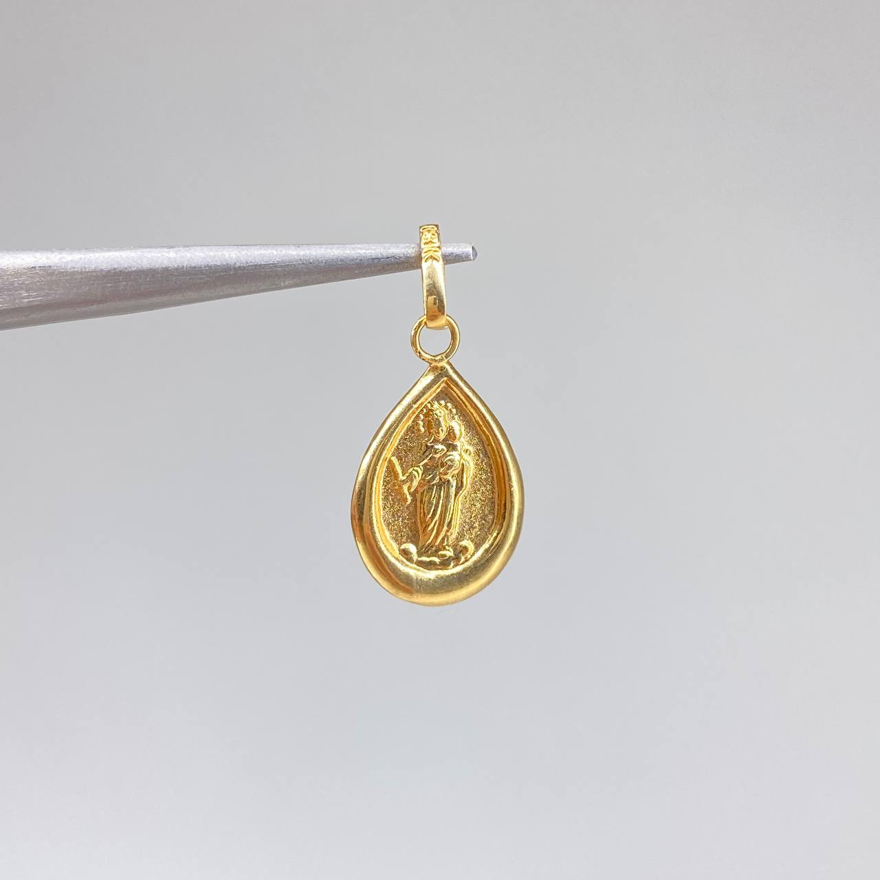 Dije Gota Virgen del Carmen  0.75gr / 2.5cm / Troquelado  Oro Amarillo &