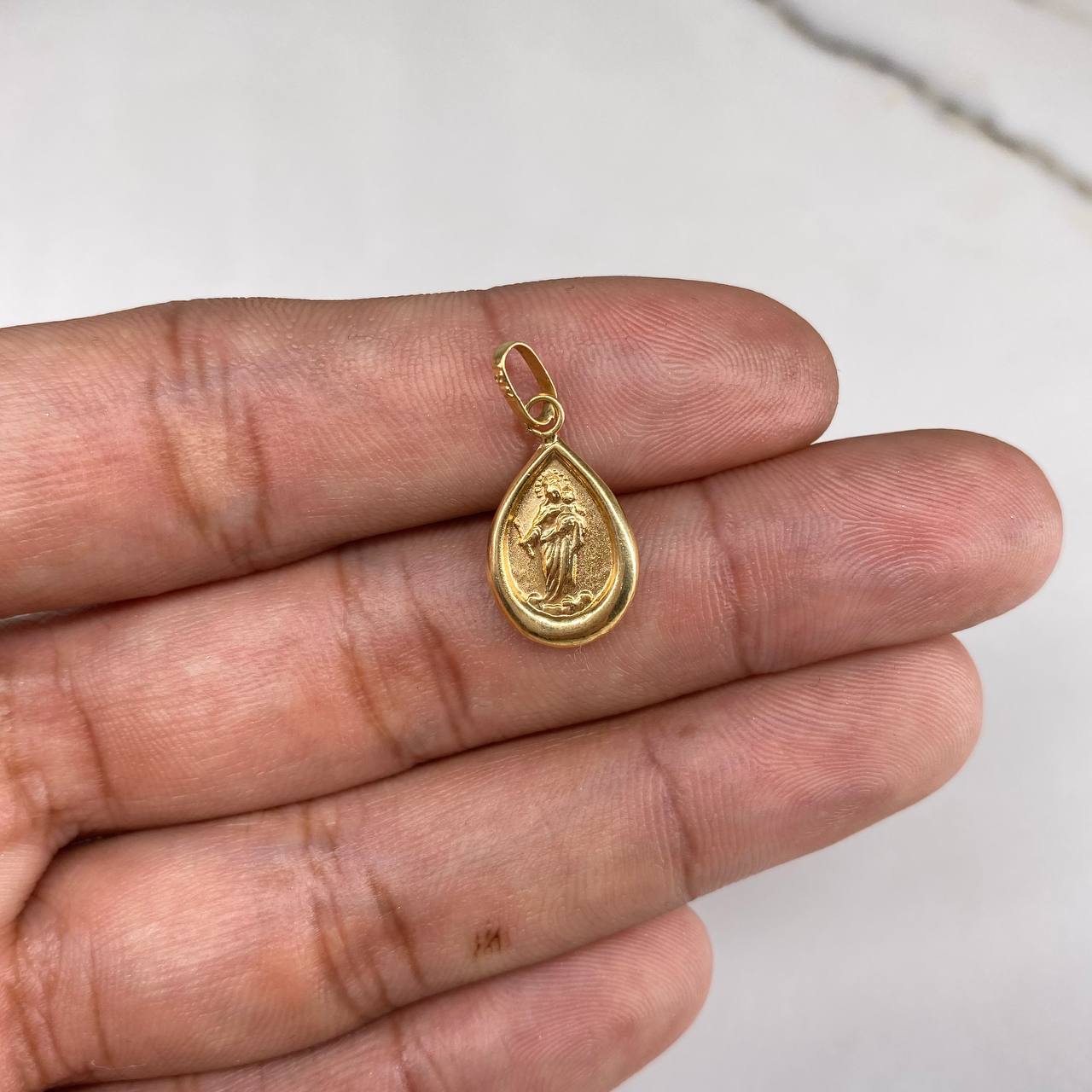 Dije Gota Virgen del Carmen  0.75gr / 2.5cm / Troquelado  Oro Amarillo &