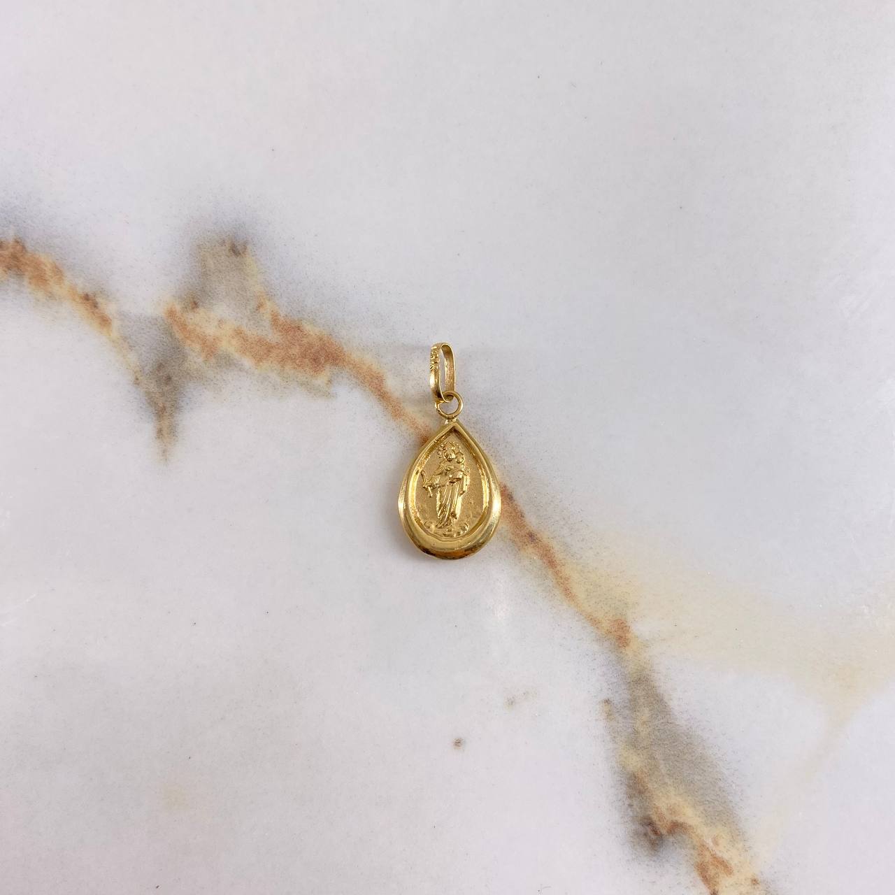 Dije Gota Virgen del Carmen  0.75gr / 2.5cm / Troquelado  Oro Amarillo &