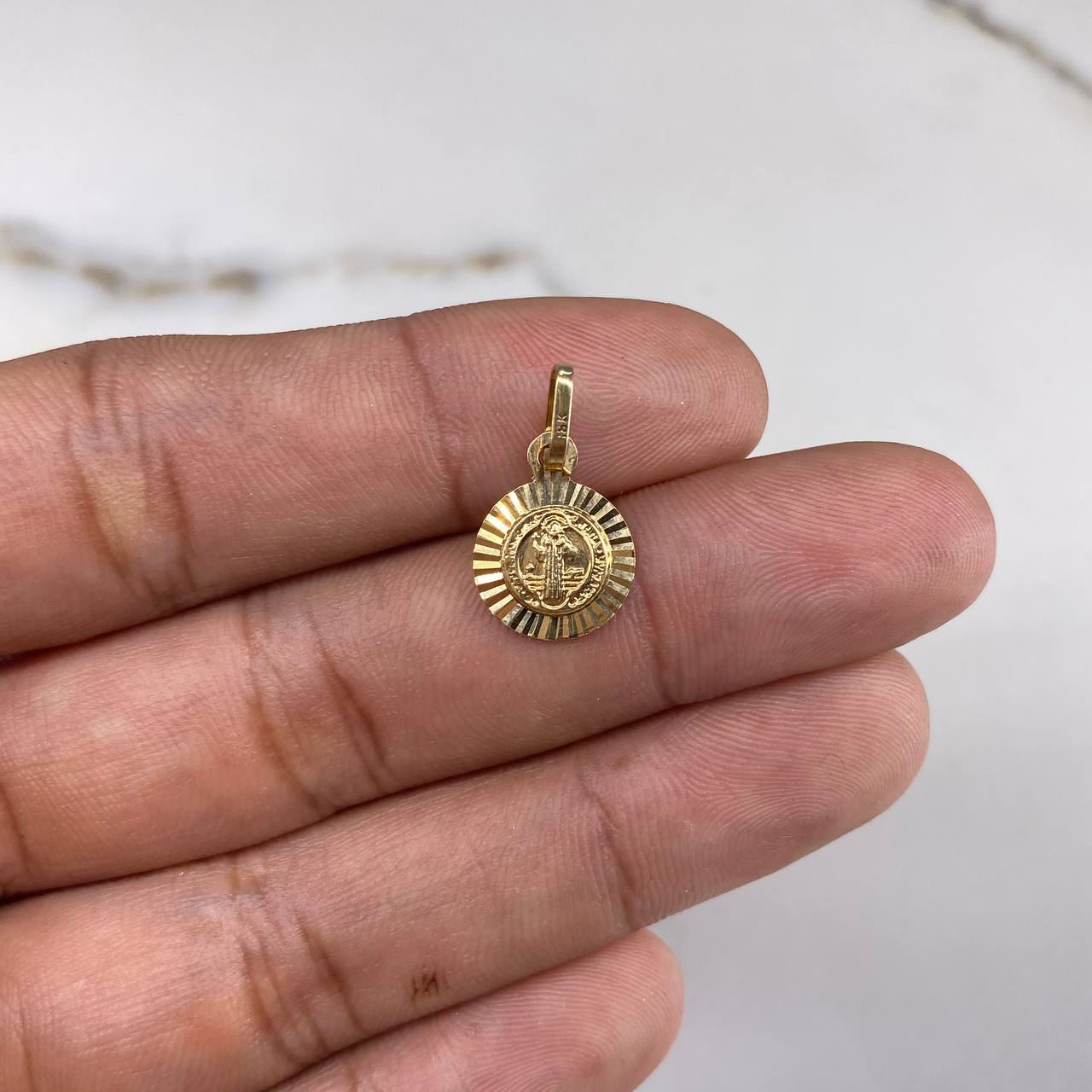 Dije San Benito  1.25gr / 2.5cm / Diamantado Oro Amarillo &