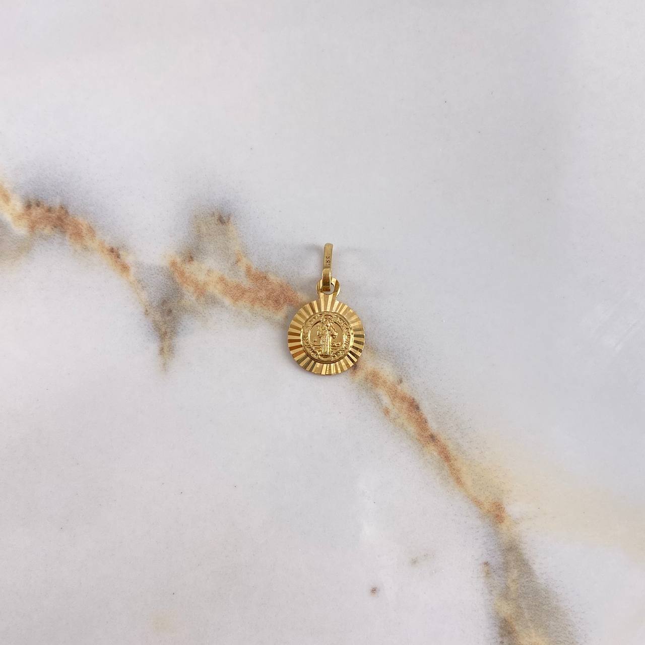 Dije San Benito  1.25gr / 2.5cm / Diamantado Oro Amarillo &