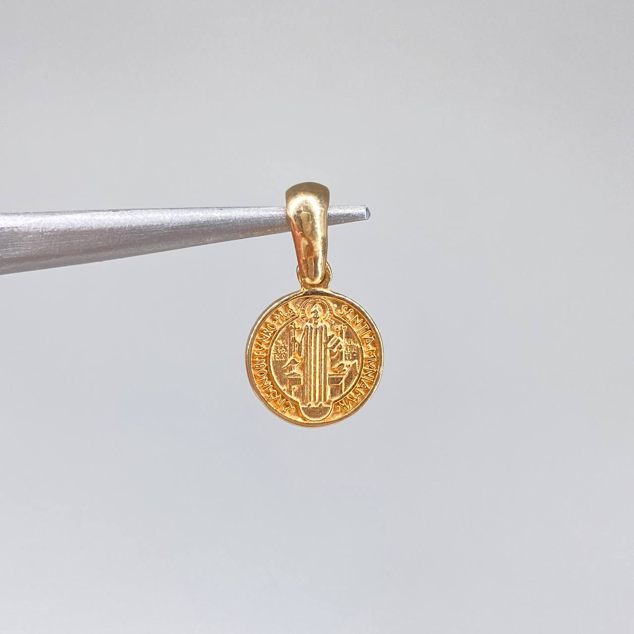 Dije San Benito  1.2gr / 1.5cm / Liso  Oro Rosa &