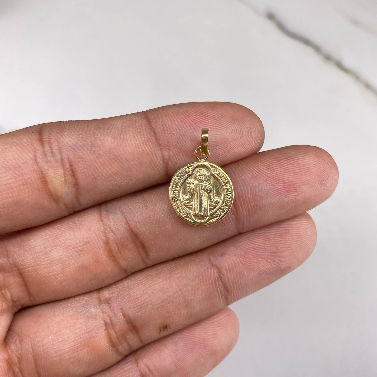 Dije San Benito  1.35gr / 2.5cm / Troquelado Liso  Oro Amarillo &