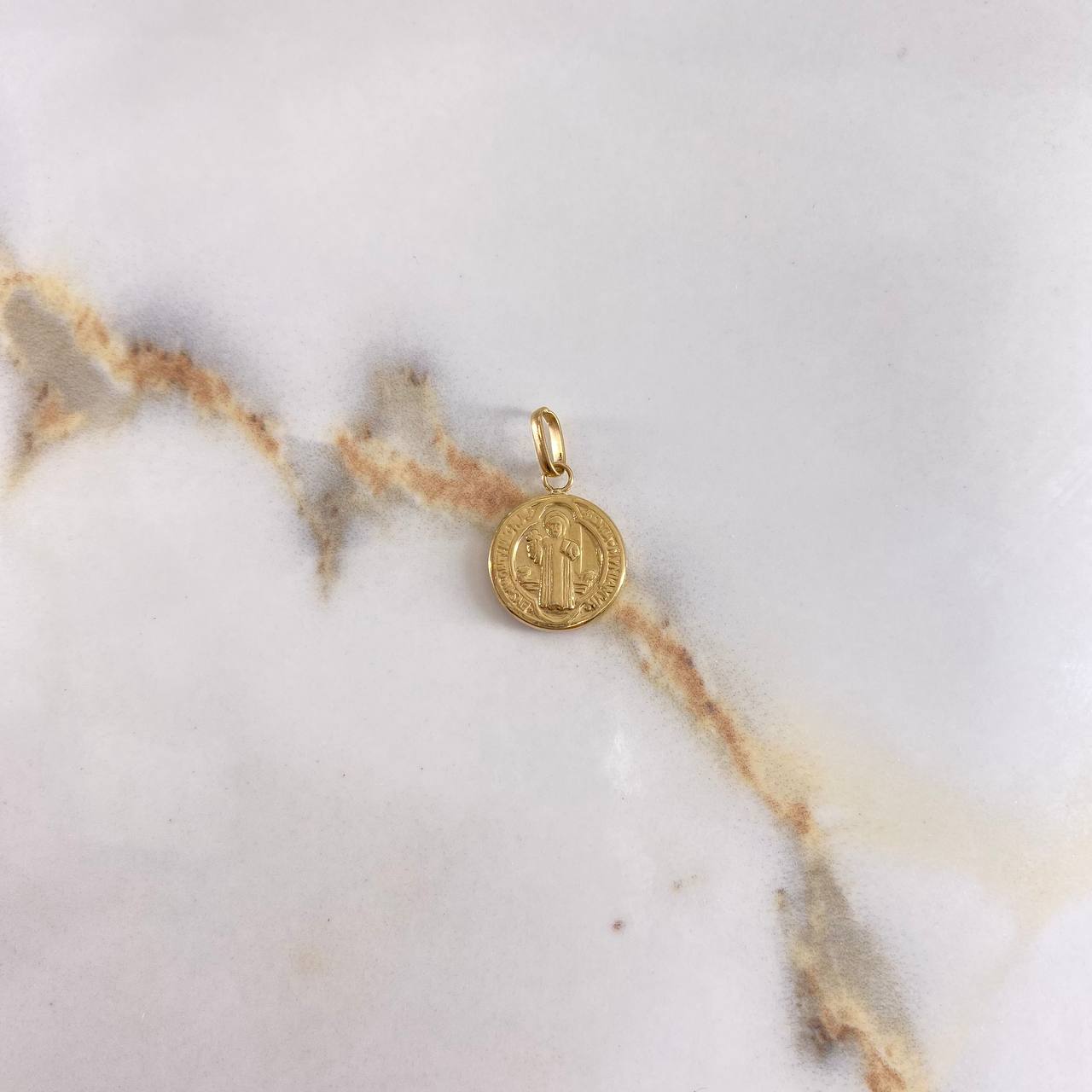 Dije San Benito  1.35gr / 2.5cm / Troquelado Liso  Oro Amarillo &