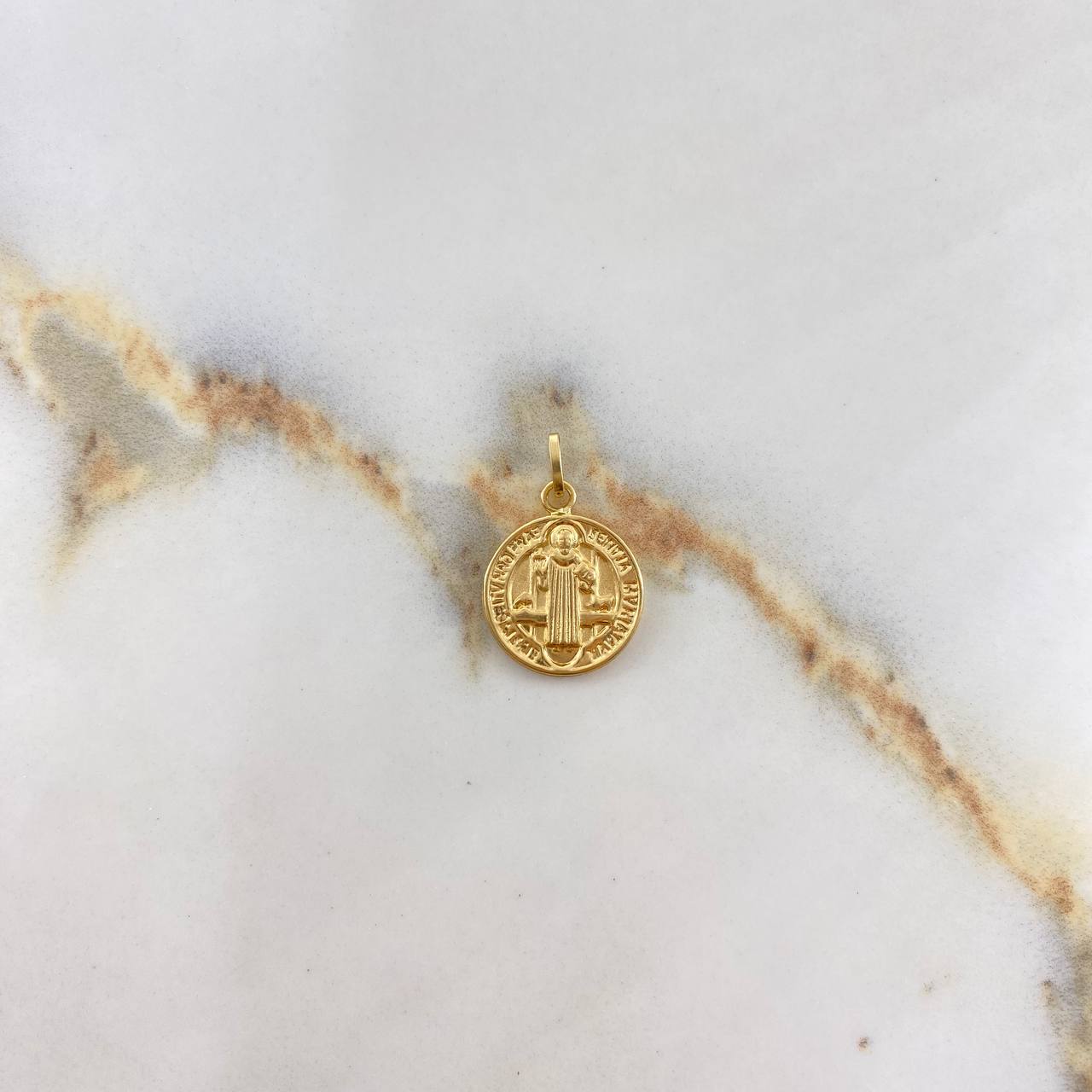 Dije San Benito  0.65gr / 2cm / Liso  Oro Amarillo &