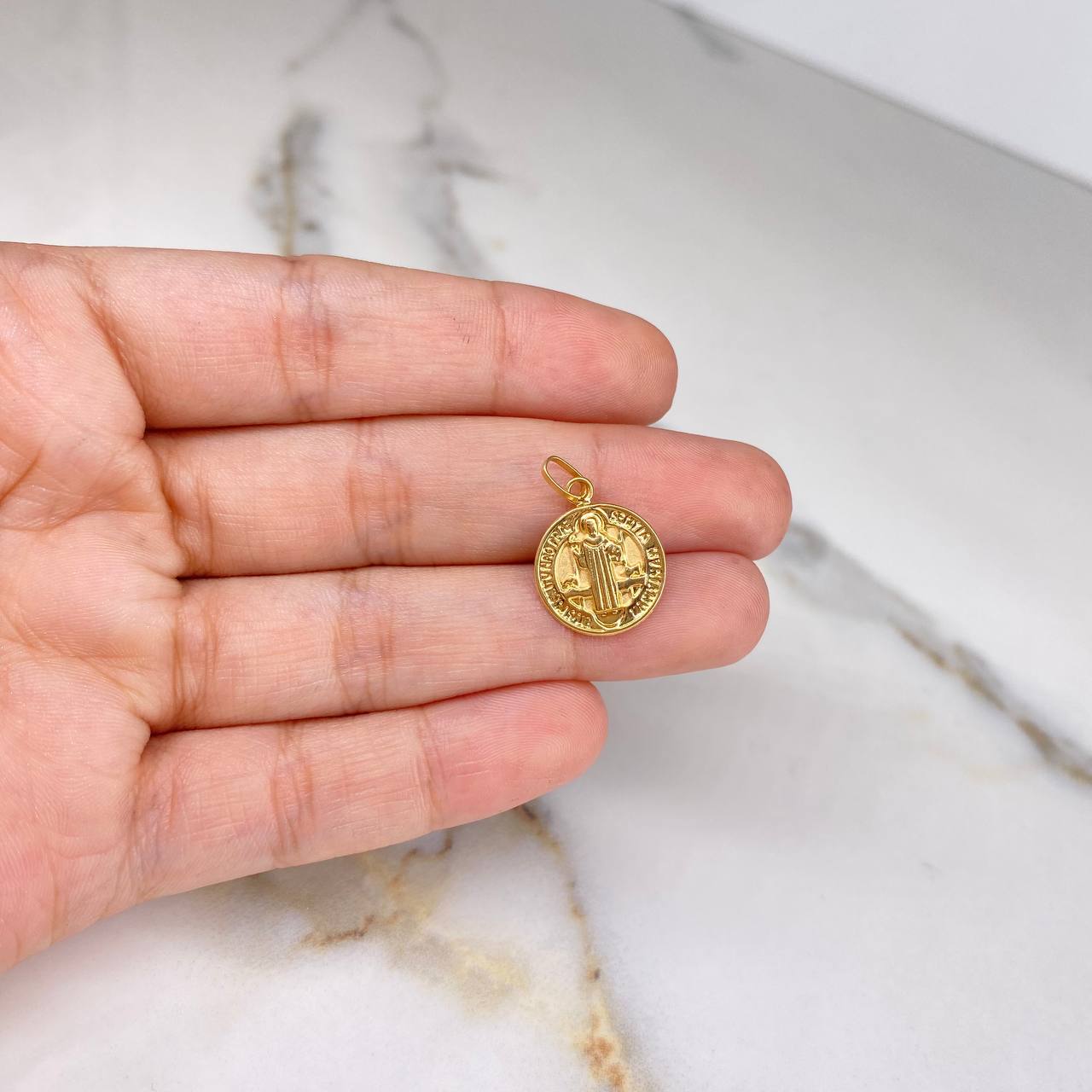 Dije San Benito  0.65gr / 2cm / Liso  Oro Amarillo &