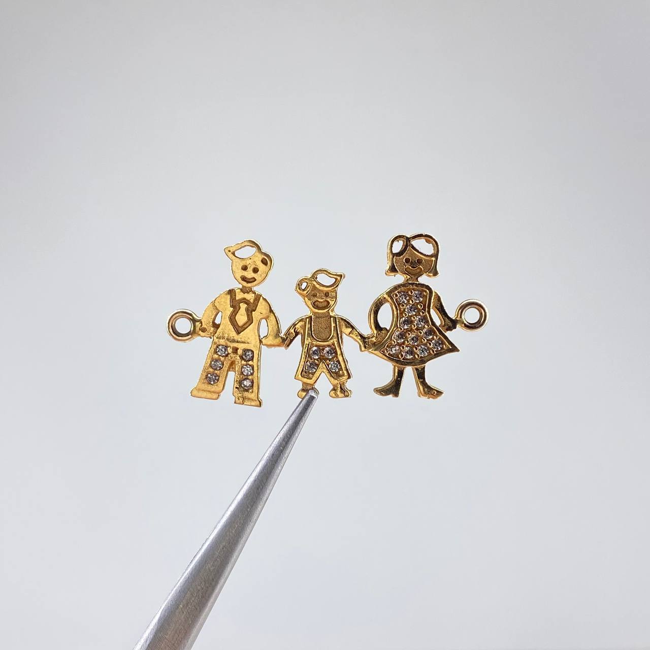 Herraje Familia (Papa-Hijo-Mama) 2.15gr / 3cm-Circones Blancos  Oro Amarillo &