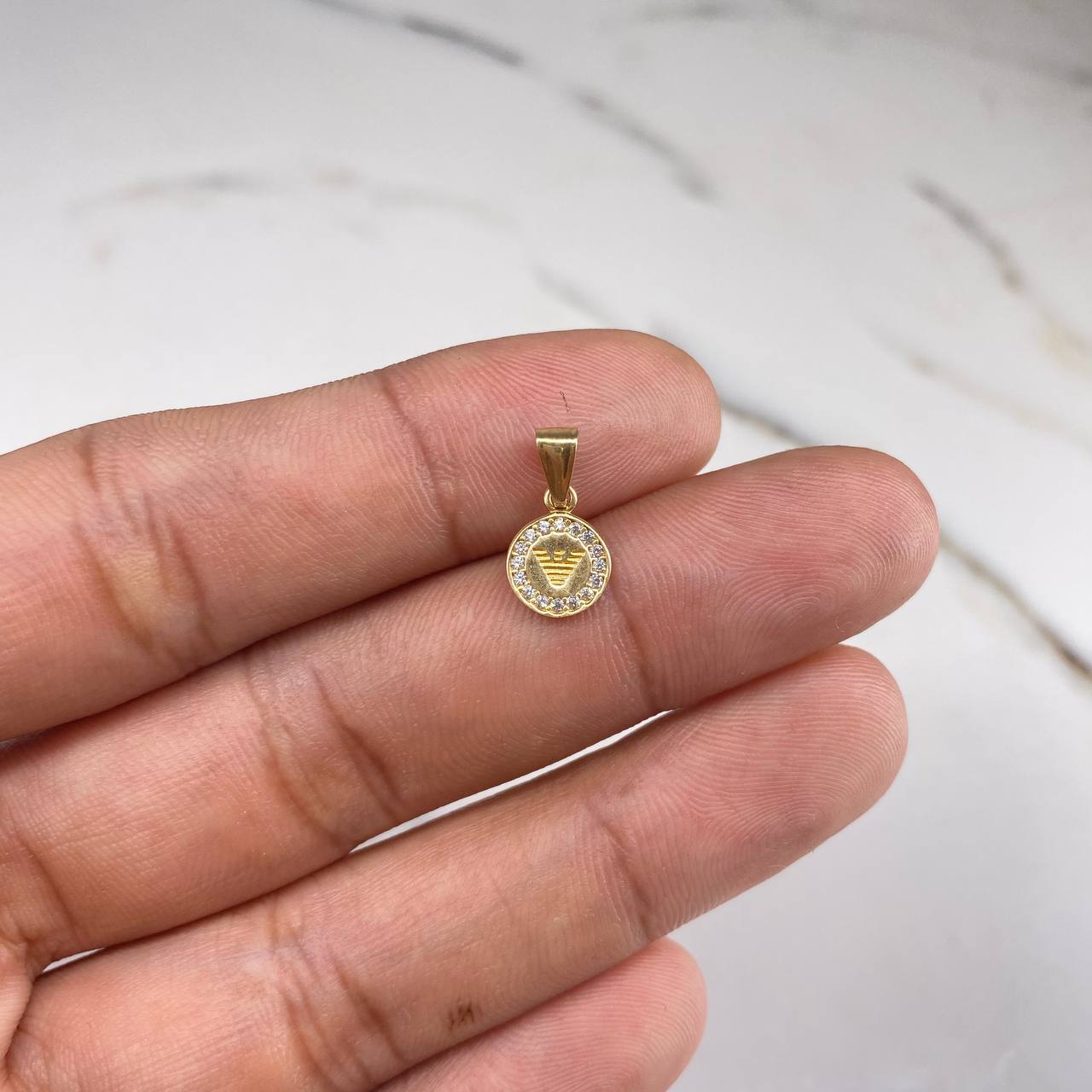 Dije EA 0.55gr / 1.5cm-Circones Blancos  Oro Amarillo &