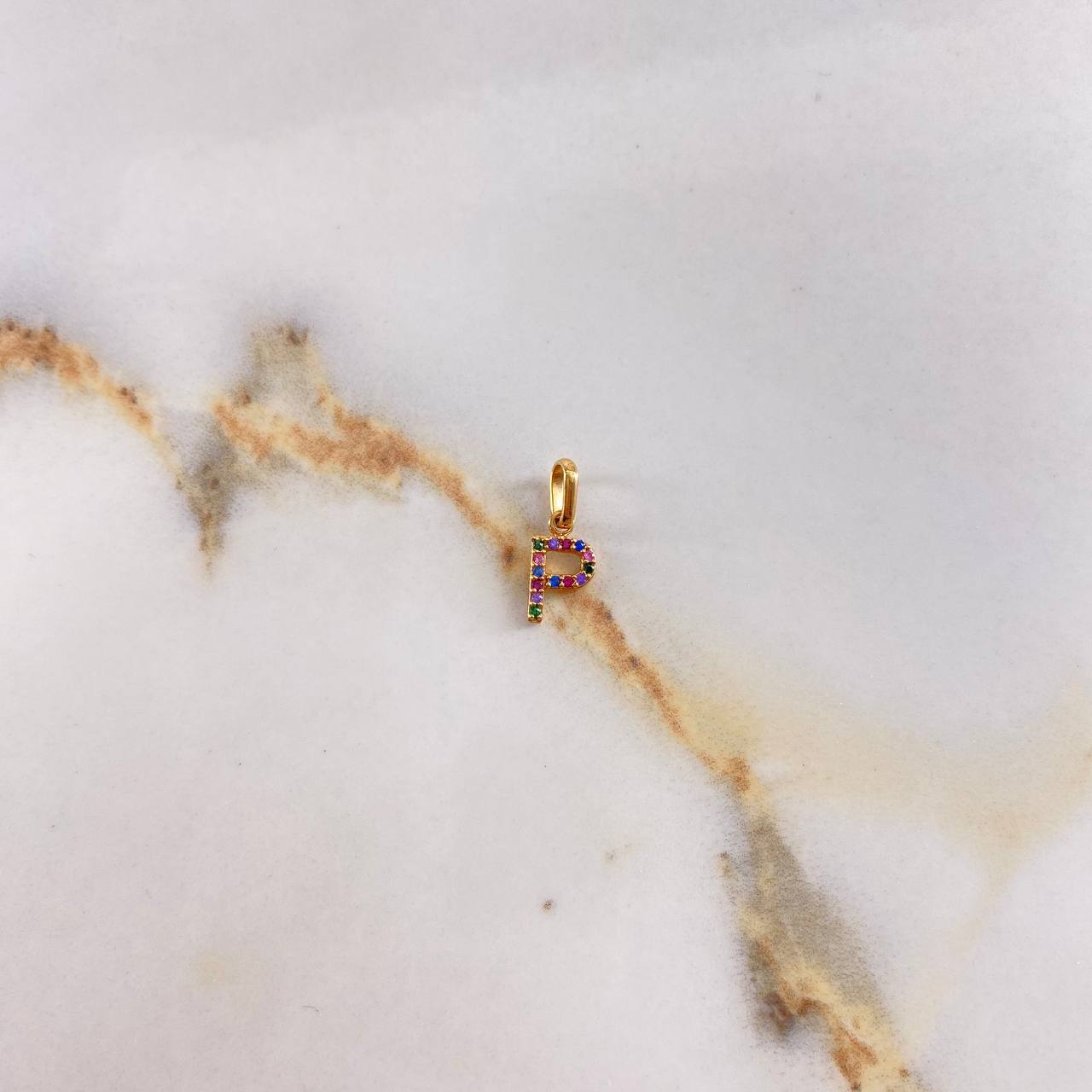 Dije Letra P 0.5gr / 1.5cm / Circones Colores  Oro Amarillo &