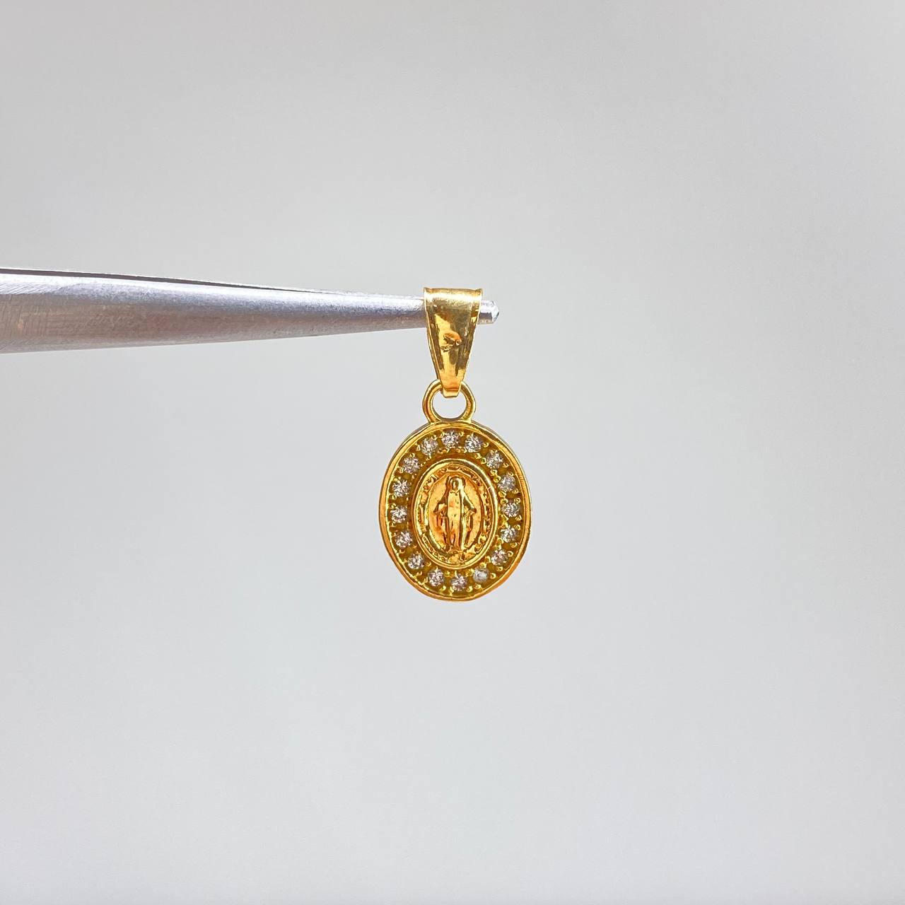 Dije Virgen Milagrosa 0.65gr / 1.5cm / Macizo Circones Blancos Oro Amarillo &