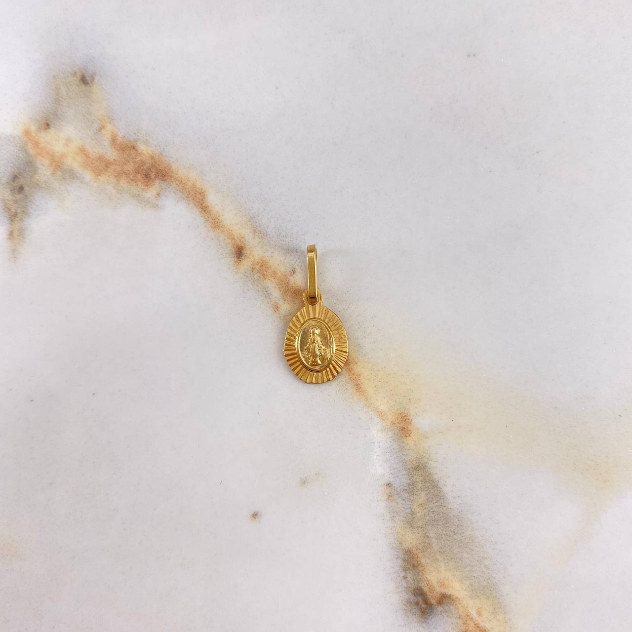 Dije Virgen Milagrosa 0.7gr / 1.5cm / Troquelado Diamantado Oro Amarillo &